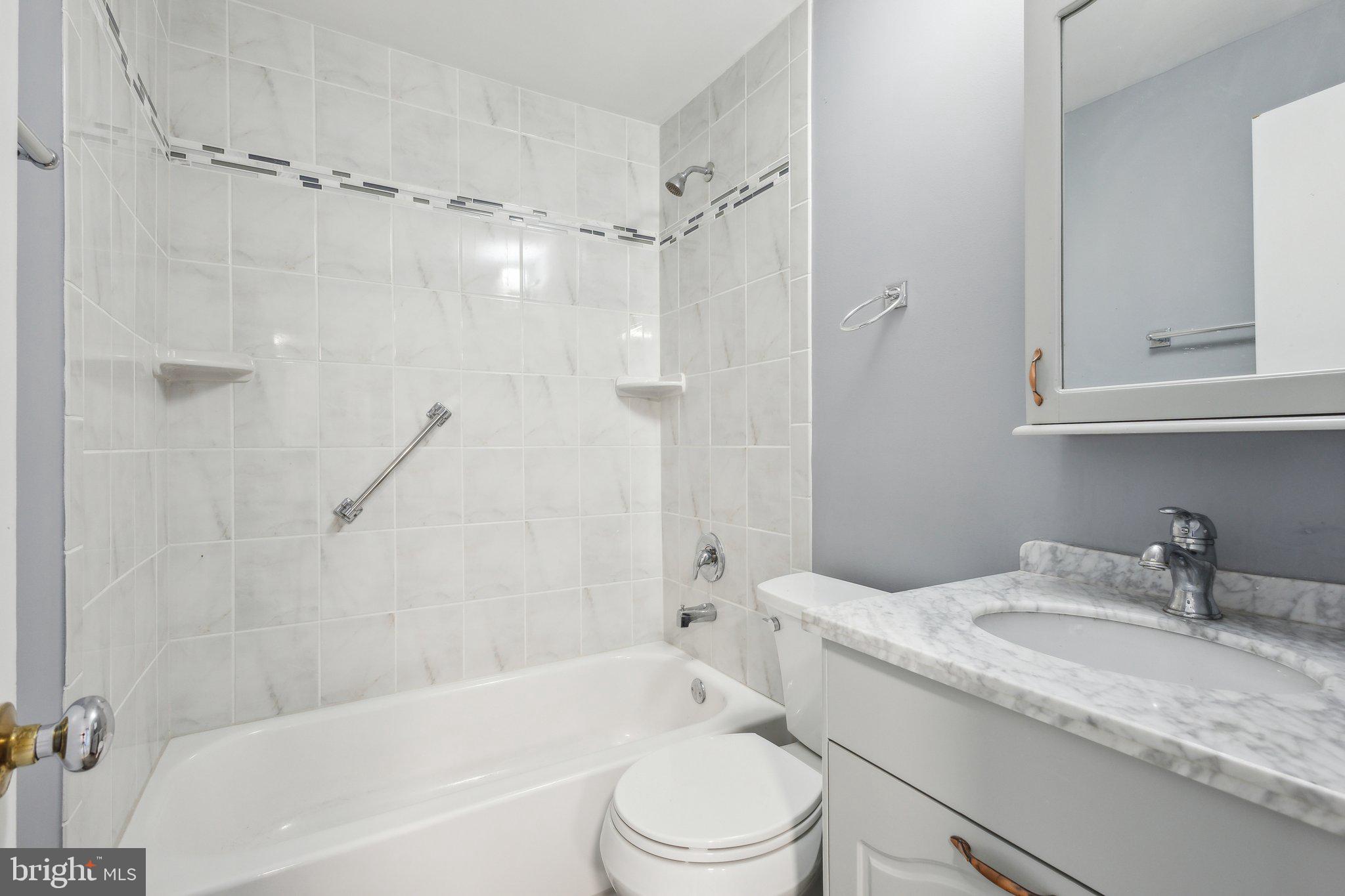 PINEWOOD LAKE - Residential