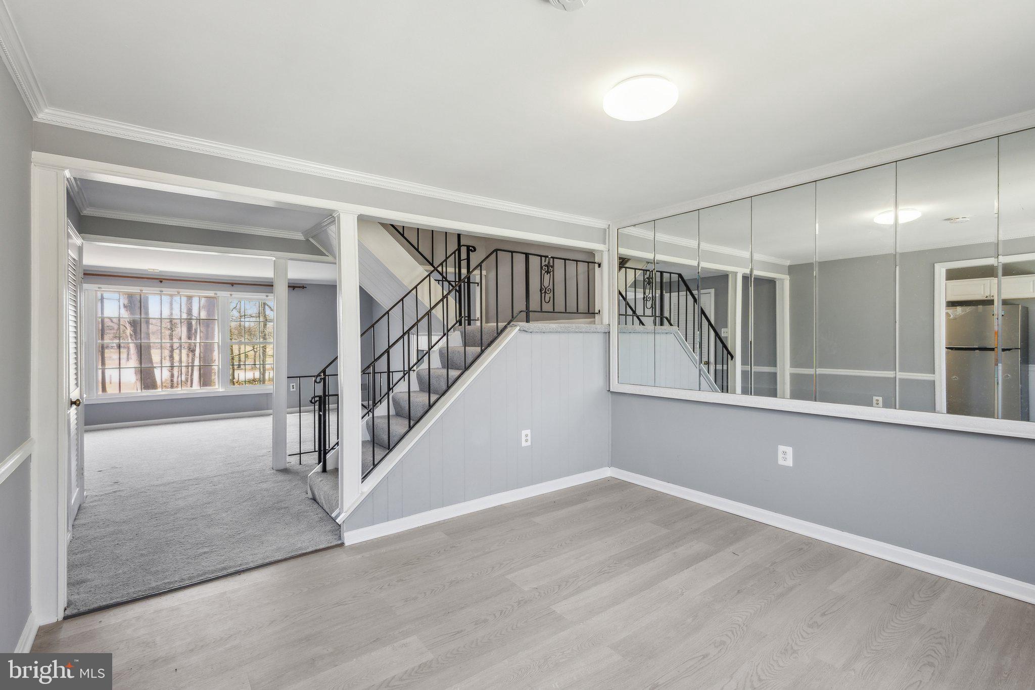 PINEWOOD LAKE - Residential