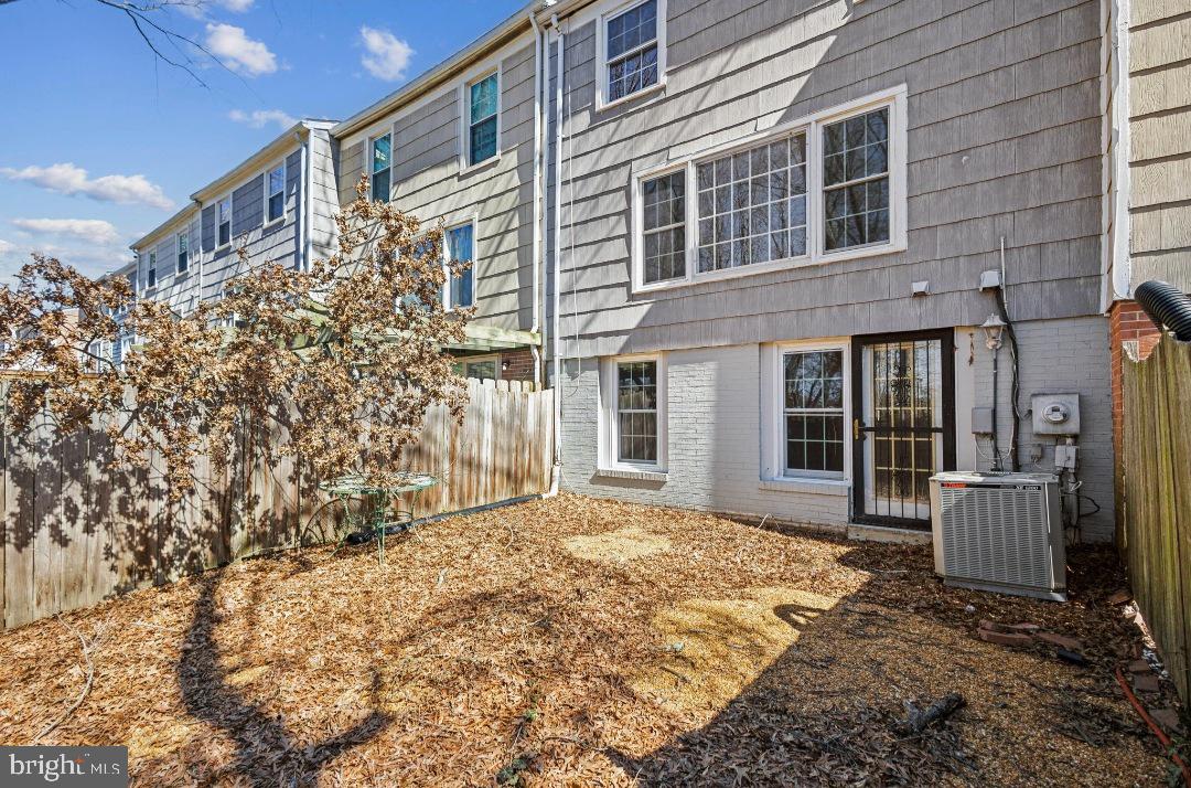 PINEWOOD LAKE - Residential