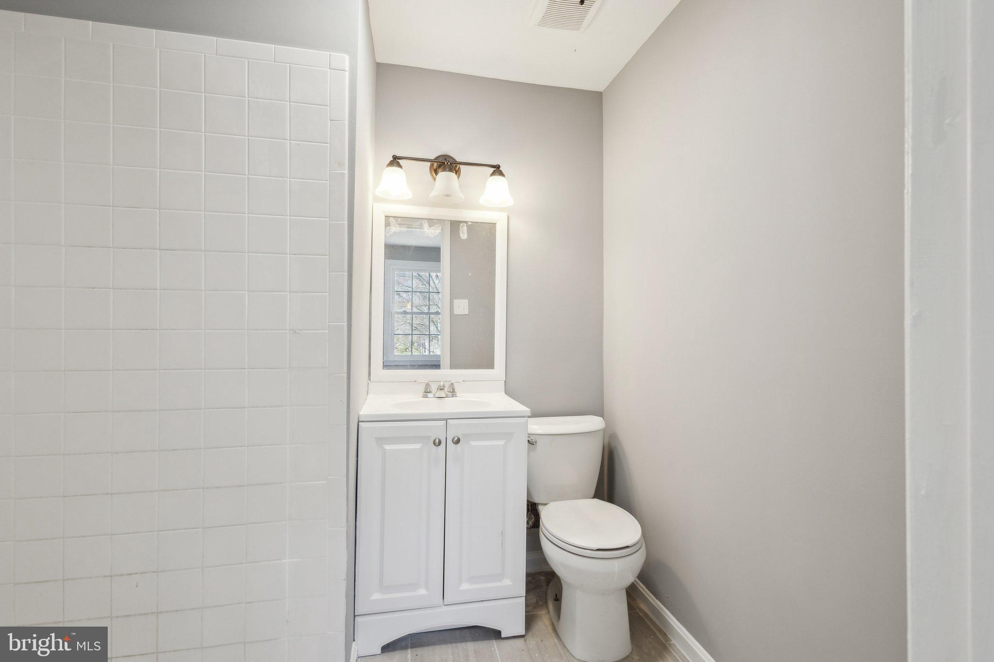 PINEWOOD LAKE - Residential