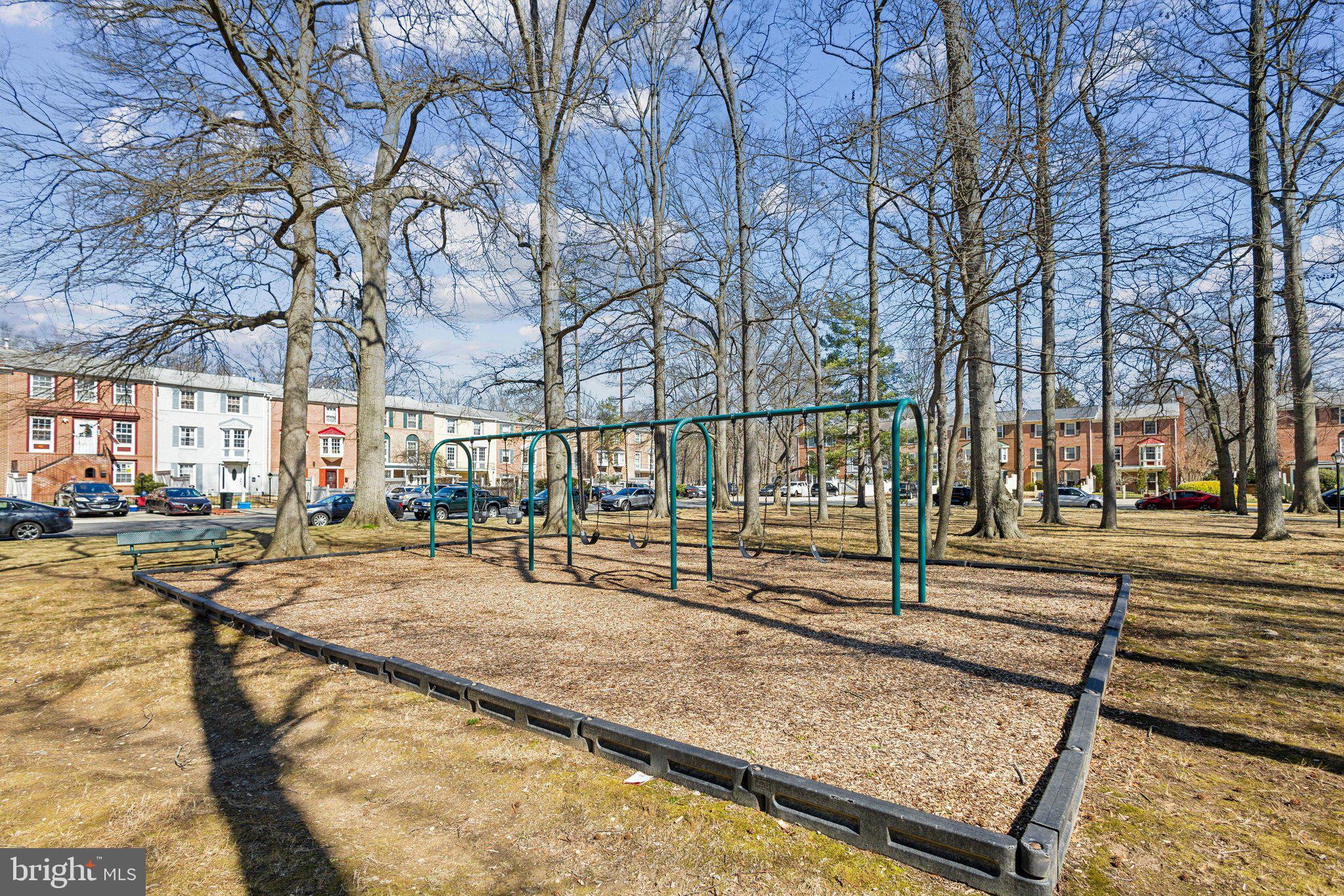 PINEWOOD LAKE - Residential