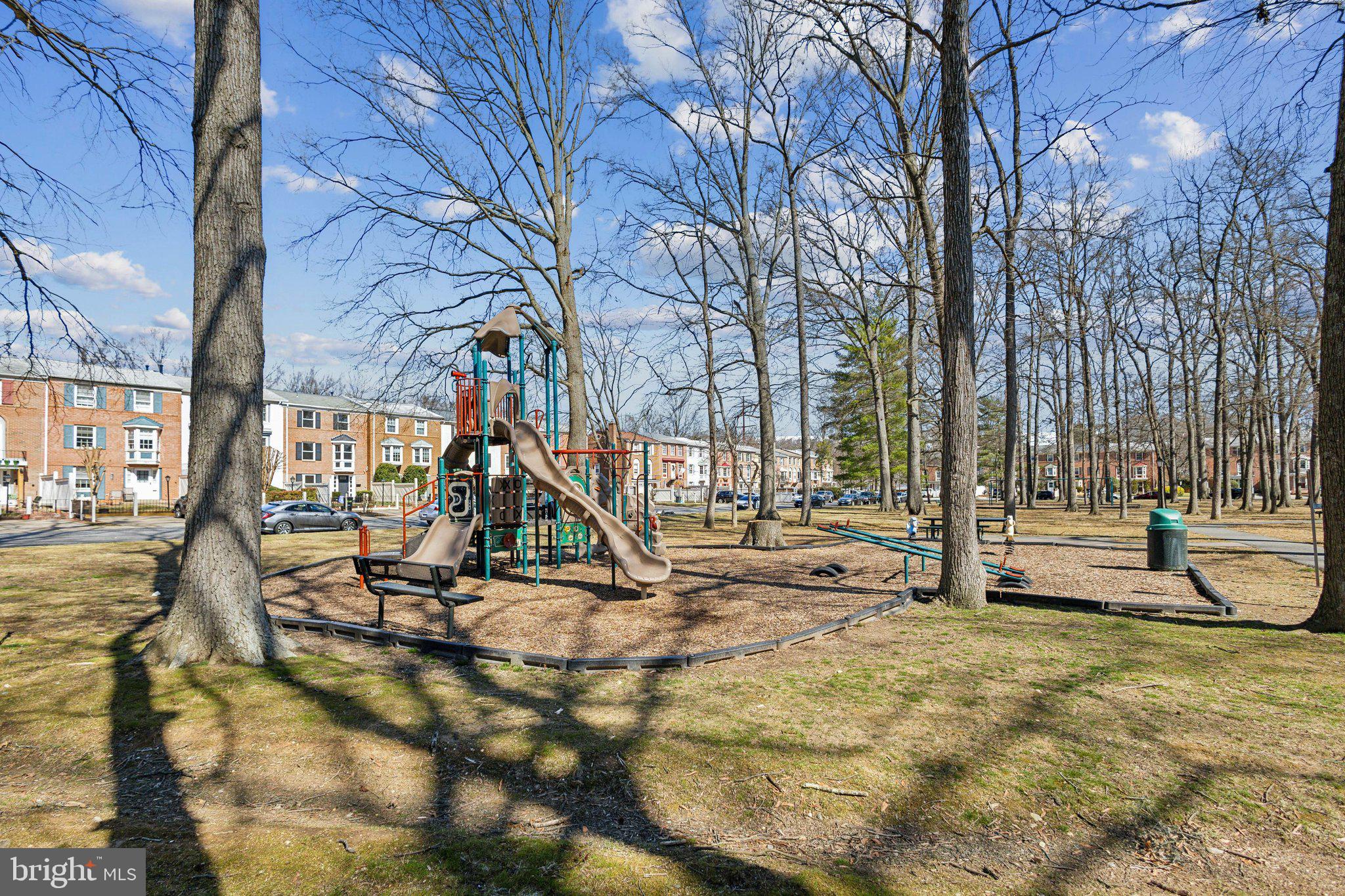 PINEWOOD LAKE - Residential