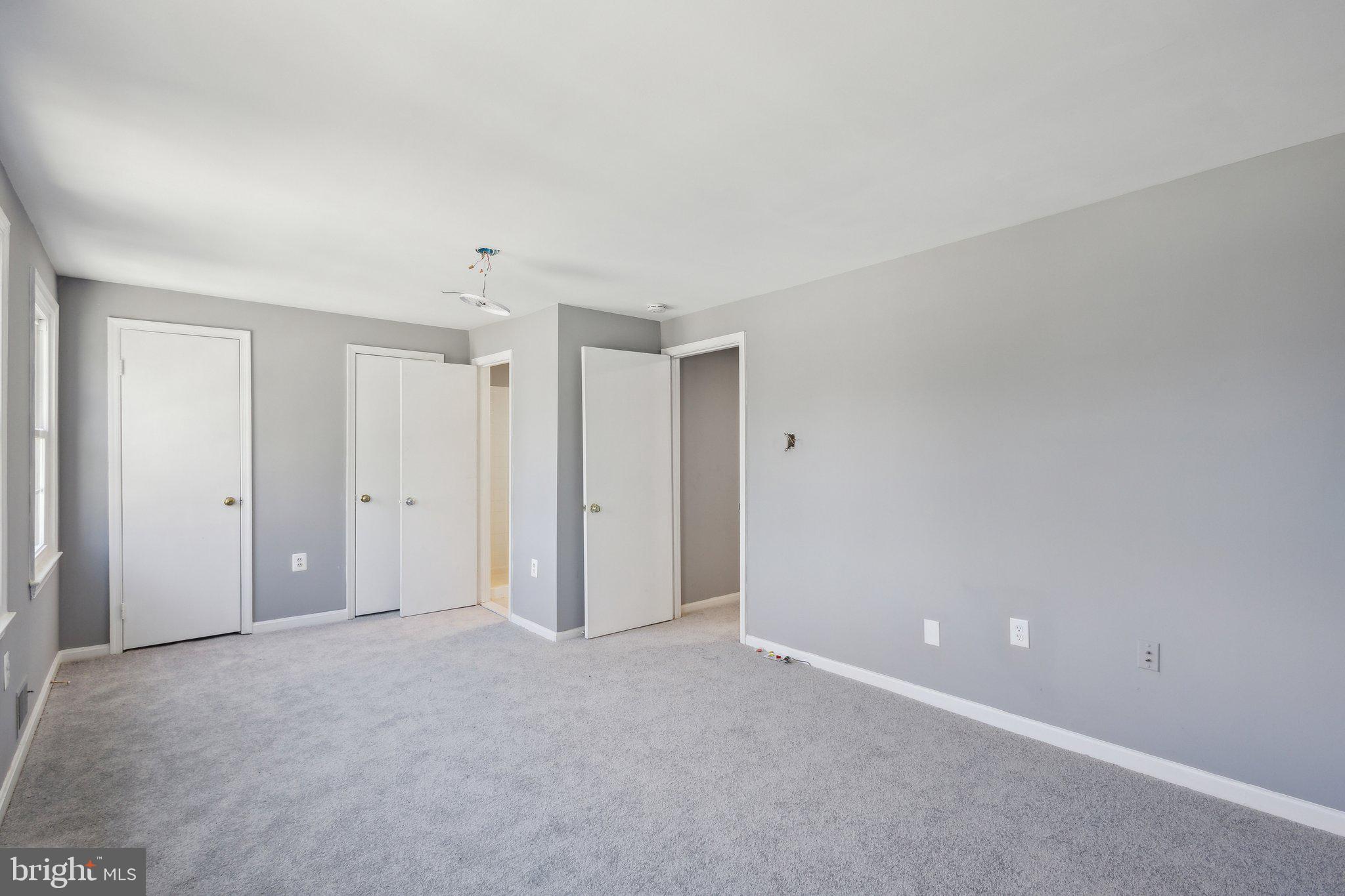 PINEWOOD LAKE - Residential