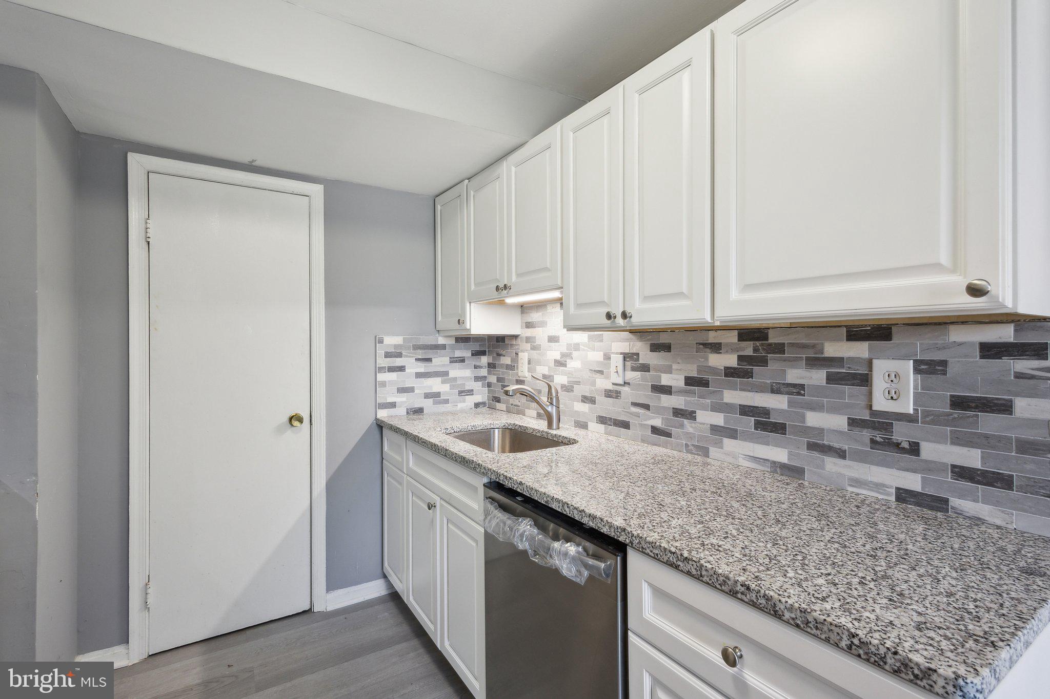 PINEWOOD LAKE - Residential