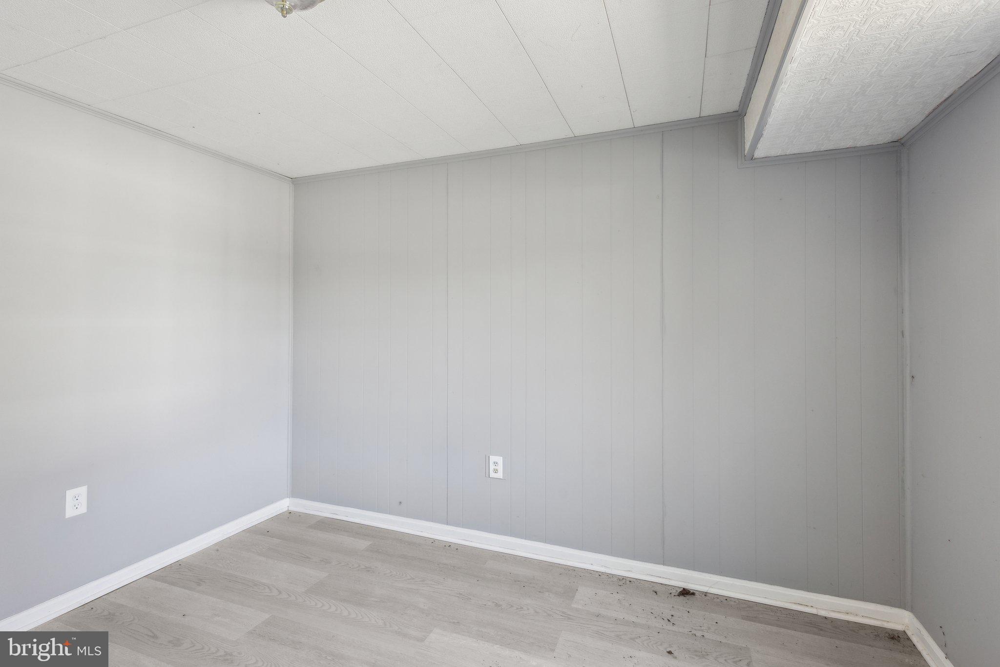 PINEWOOD LAKE - Residential