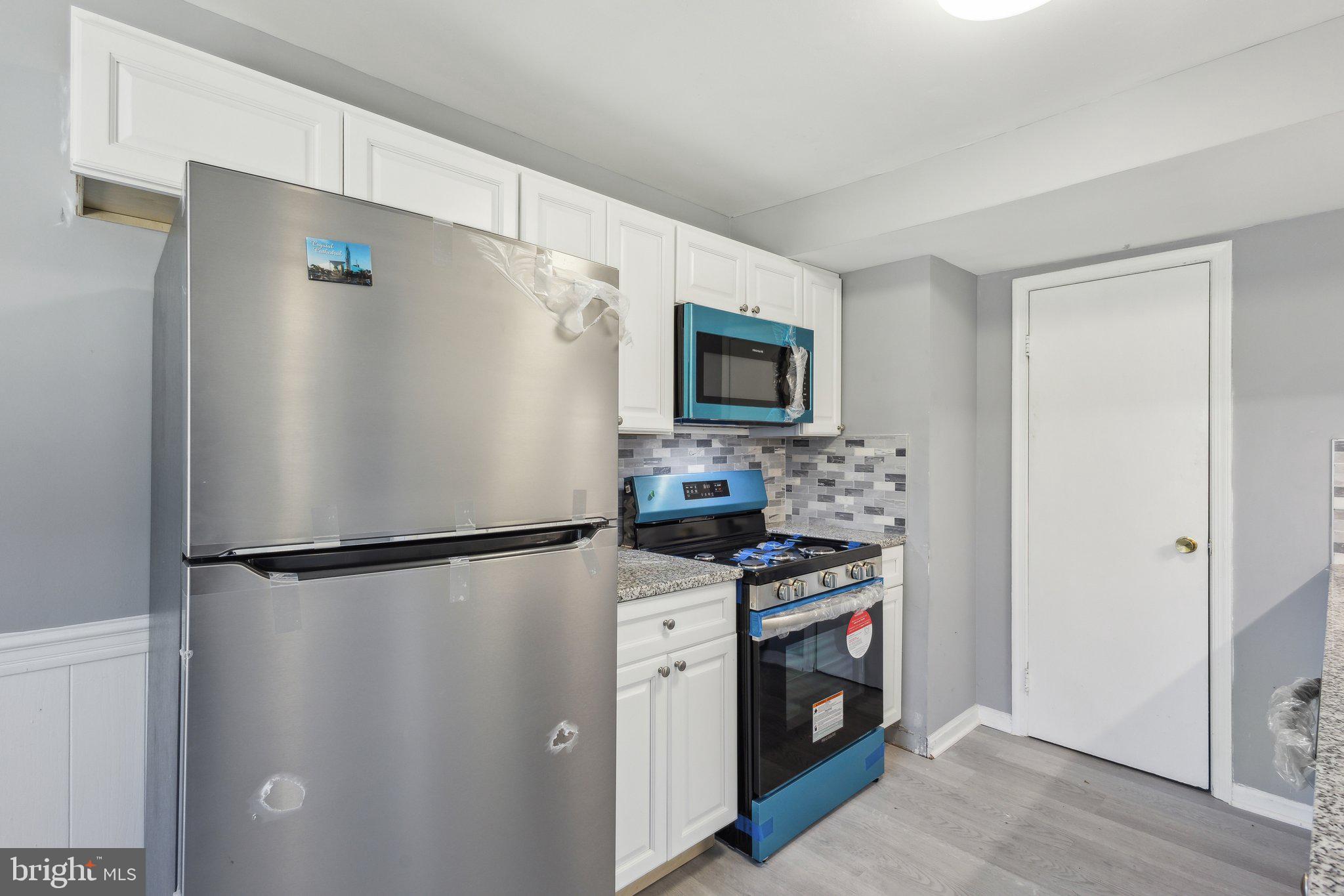 PINEWOOD LAKE - Residential