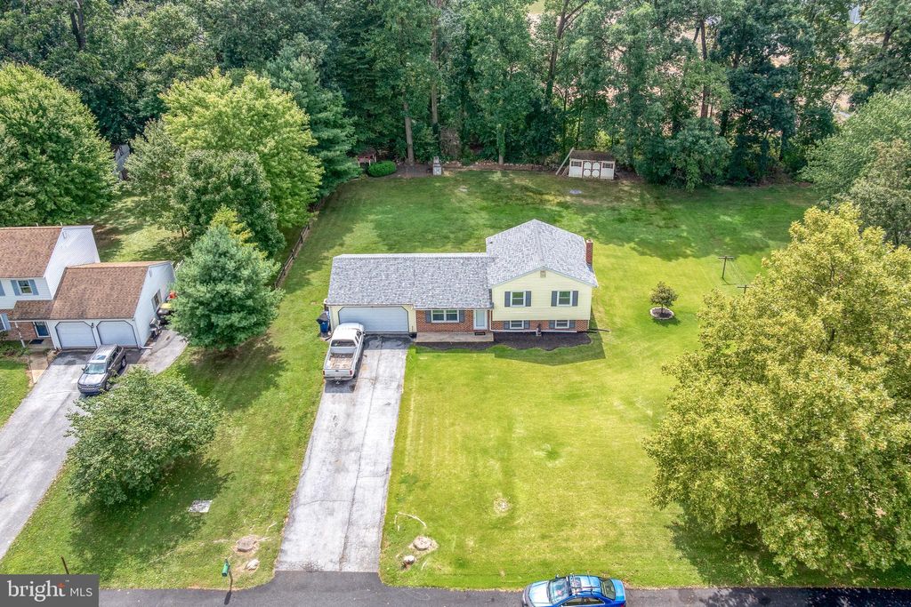 Photo of 532 Wood View Drive, Lititz, PA 17543 (MLS # PALA2056042)