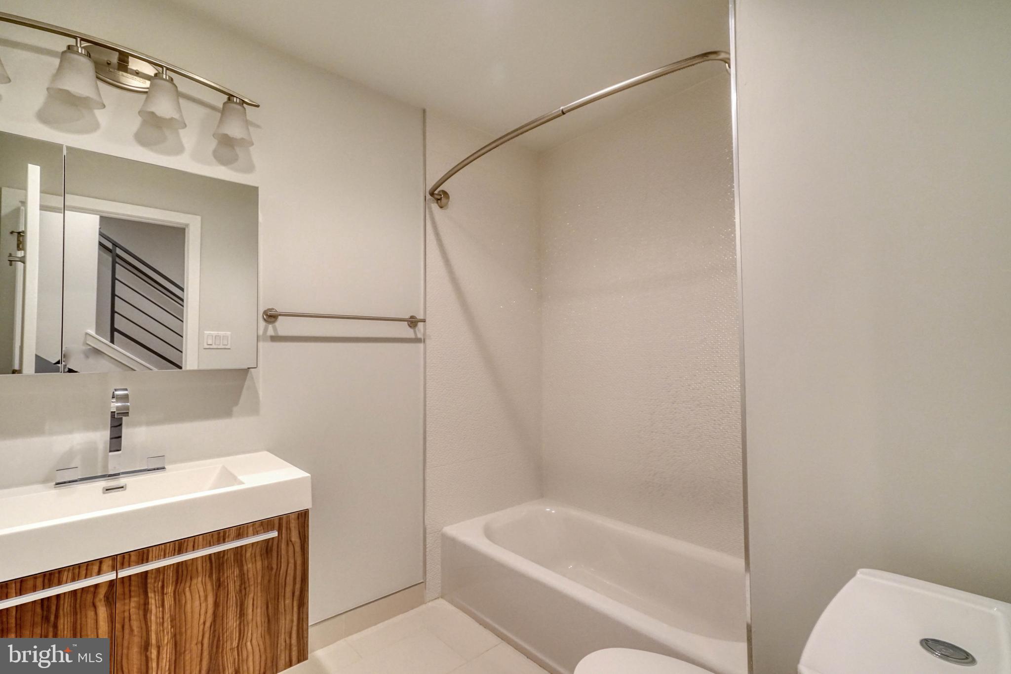 GRADUATE HOSPITAL - Residential Lease