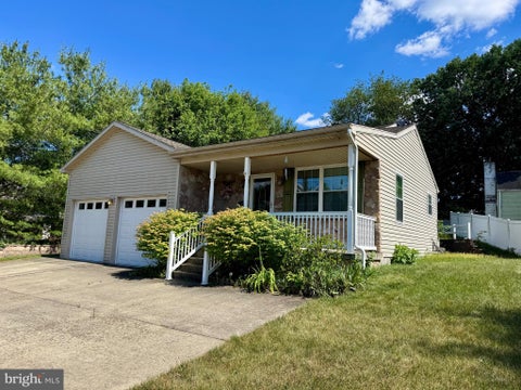 Homes For Sale - 41 Woodmyre Lane<br/> Cumberland County, ENOLA, PA 17025
