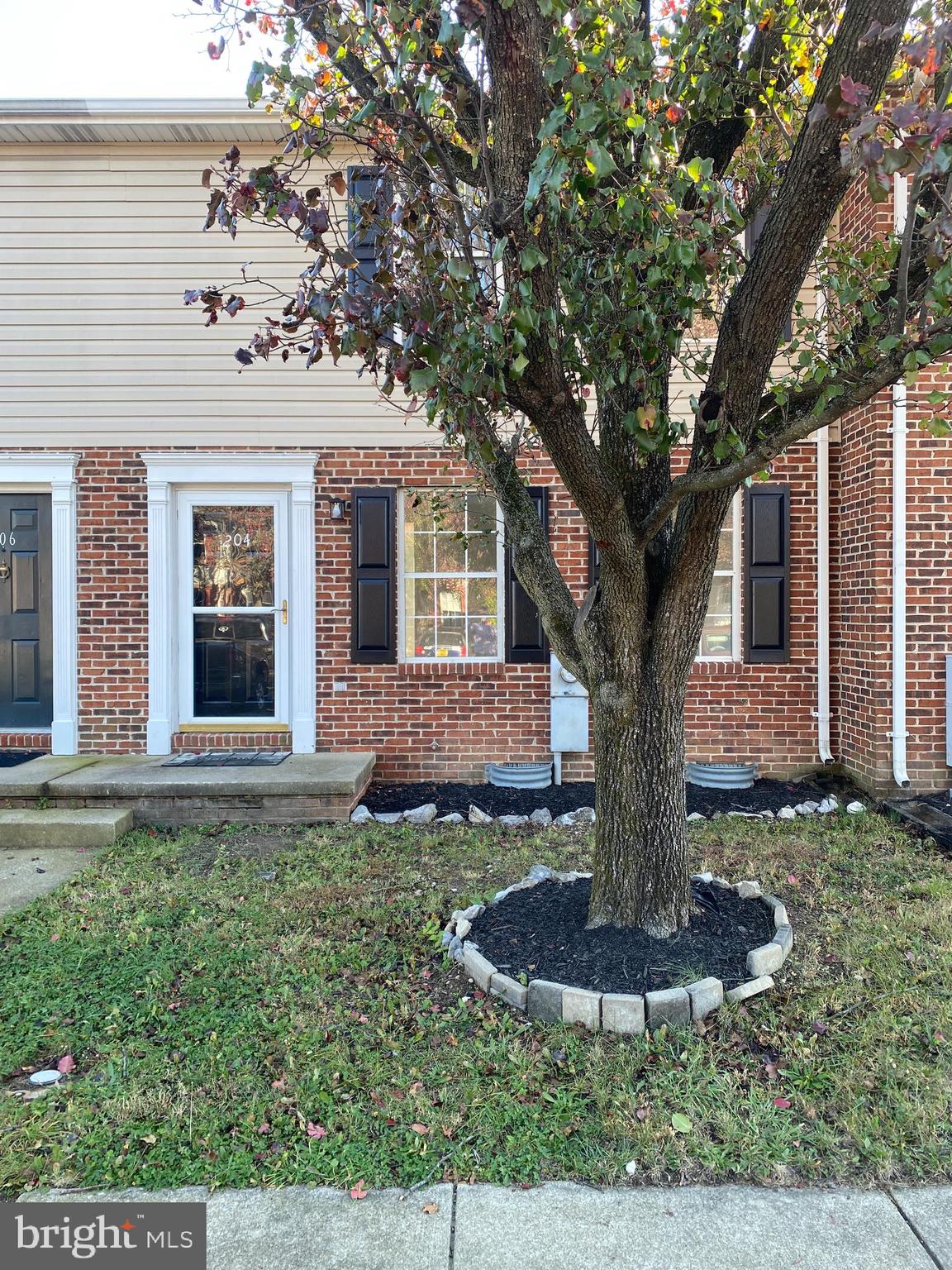 HUNTINGTON MEADOWS - Residential Lease