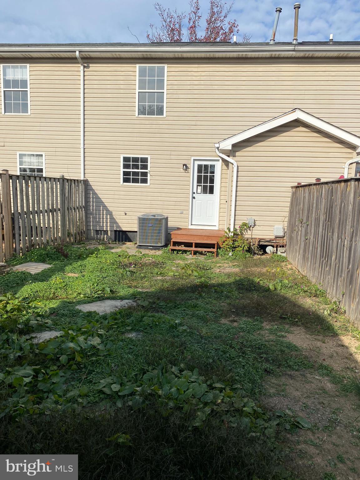 HUNTINGTON MEADOWS - Residential Lease