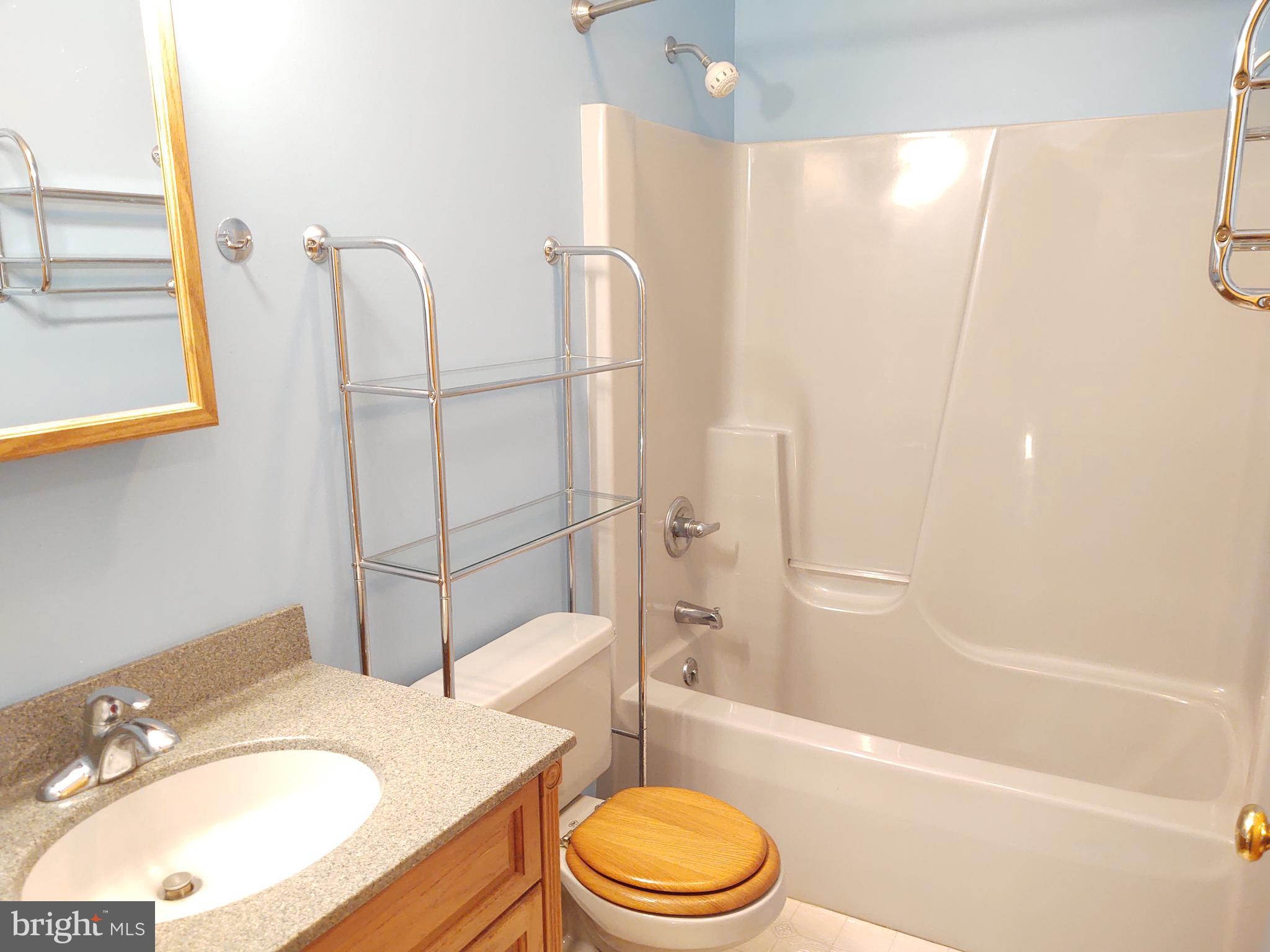 CENTRE HALL - Residential