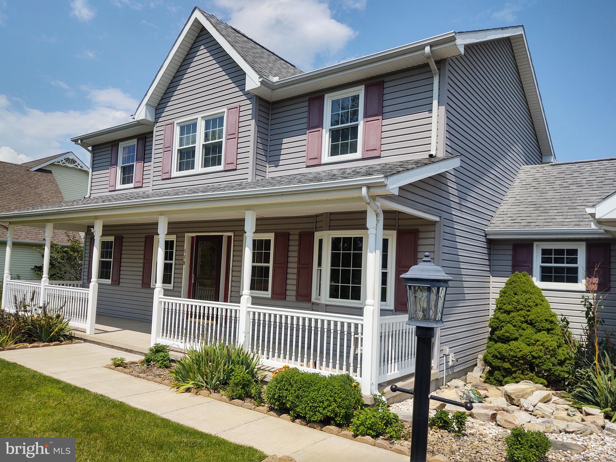 CENTRE HALL - Residential