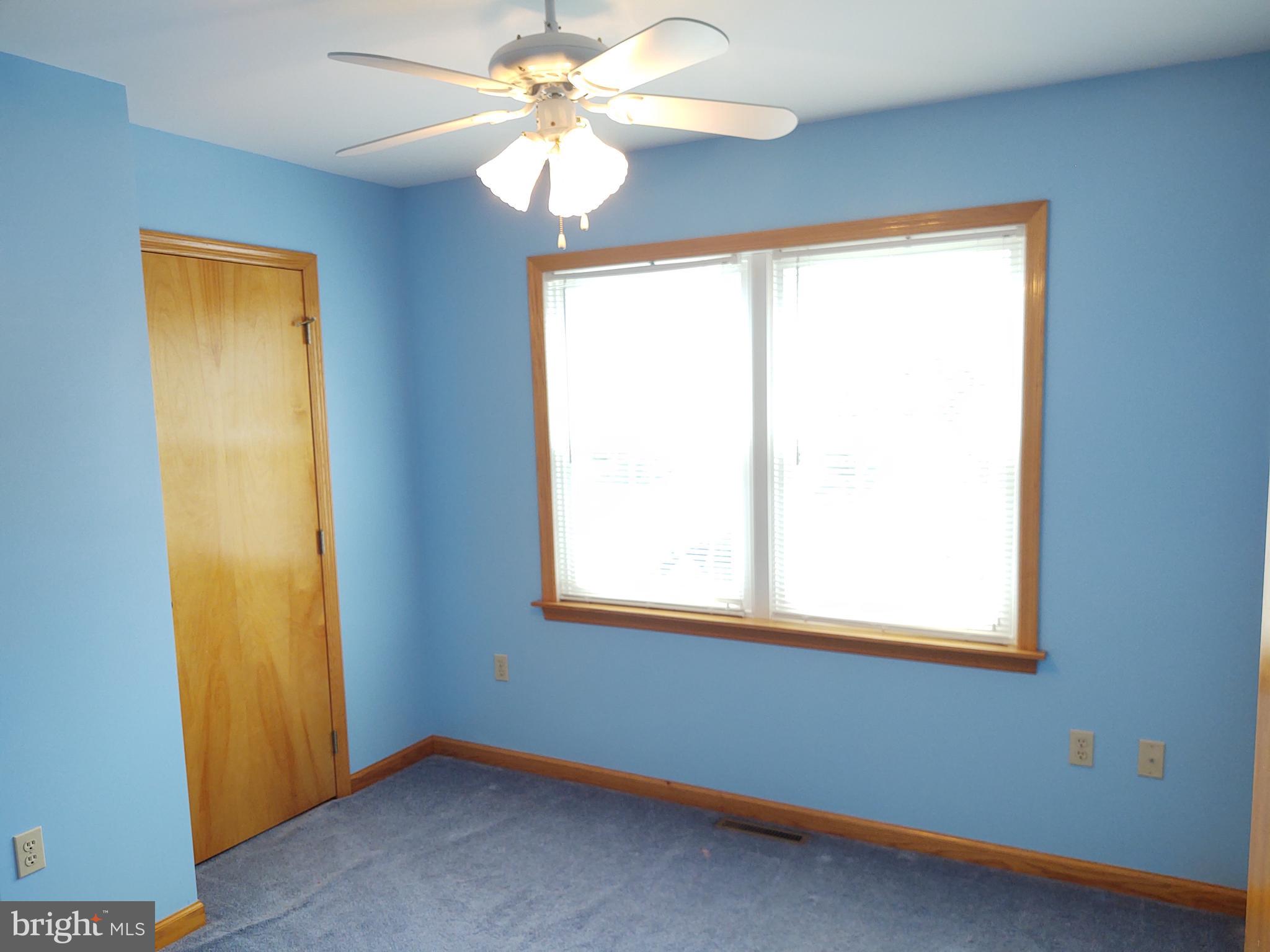 CENTRE HALL - Residential