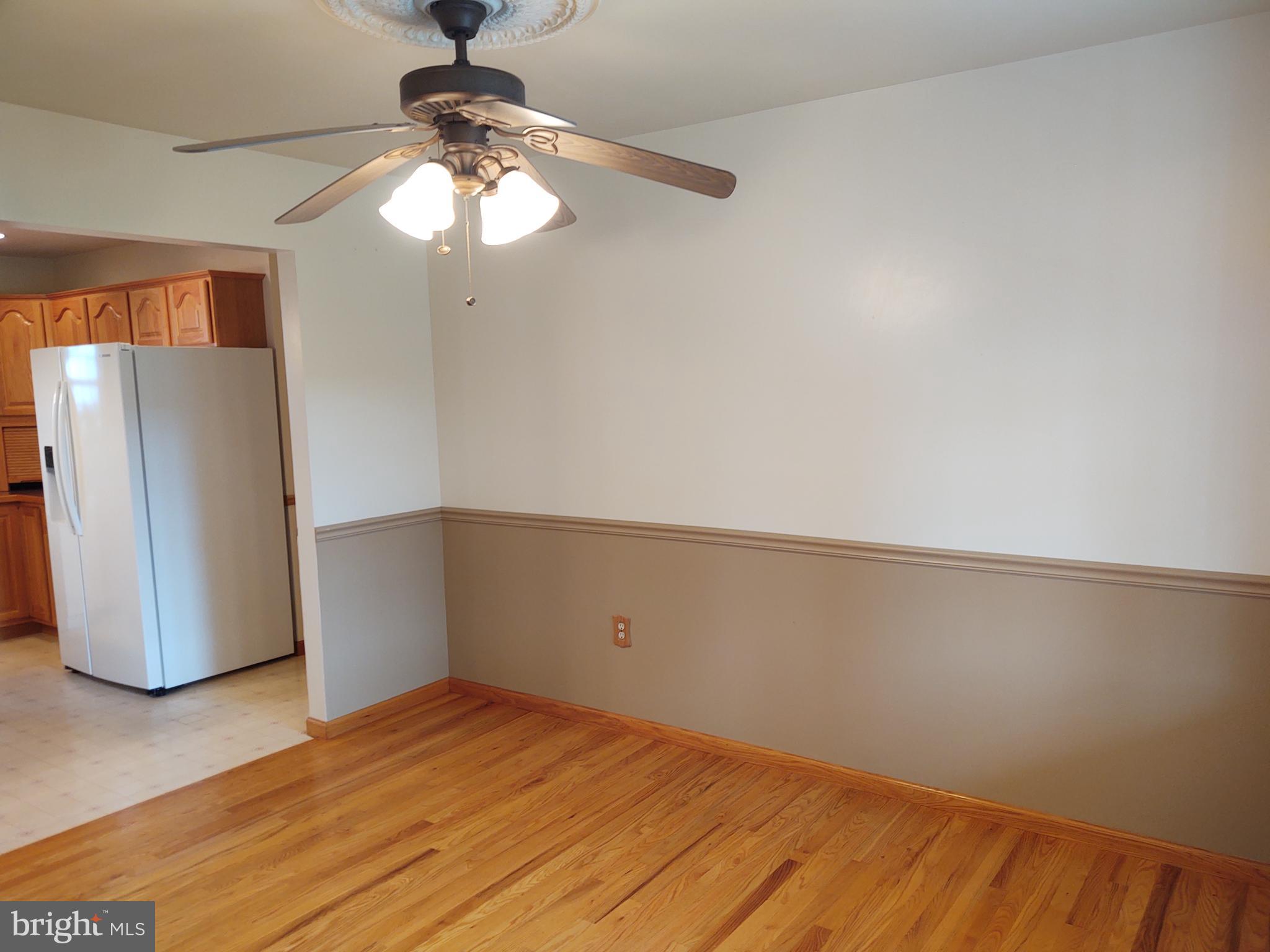 CENTRE HALL - Residential