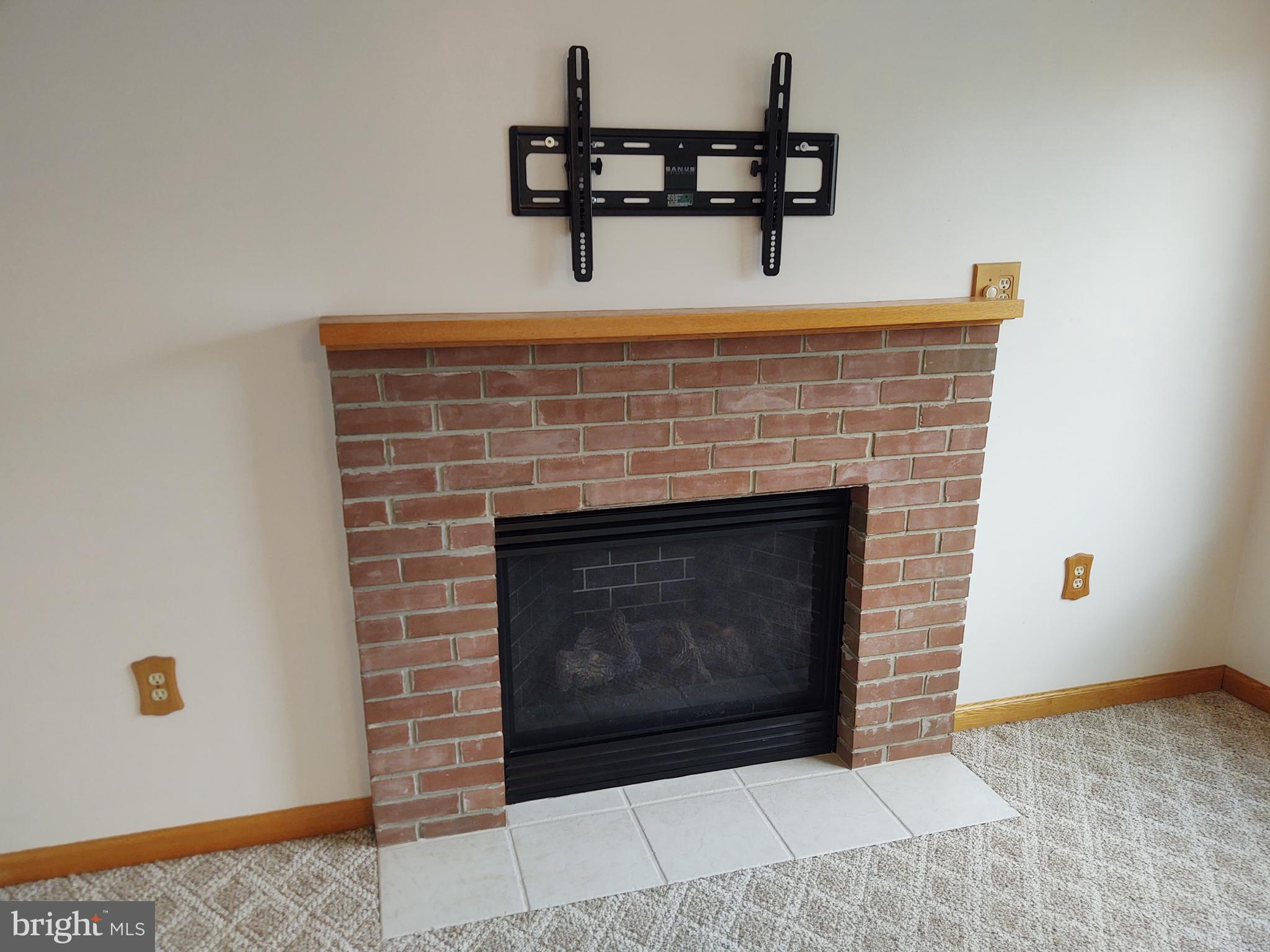 CENTRE HALL - Residential