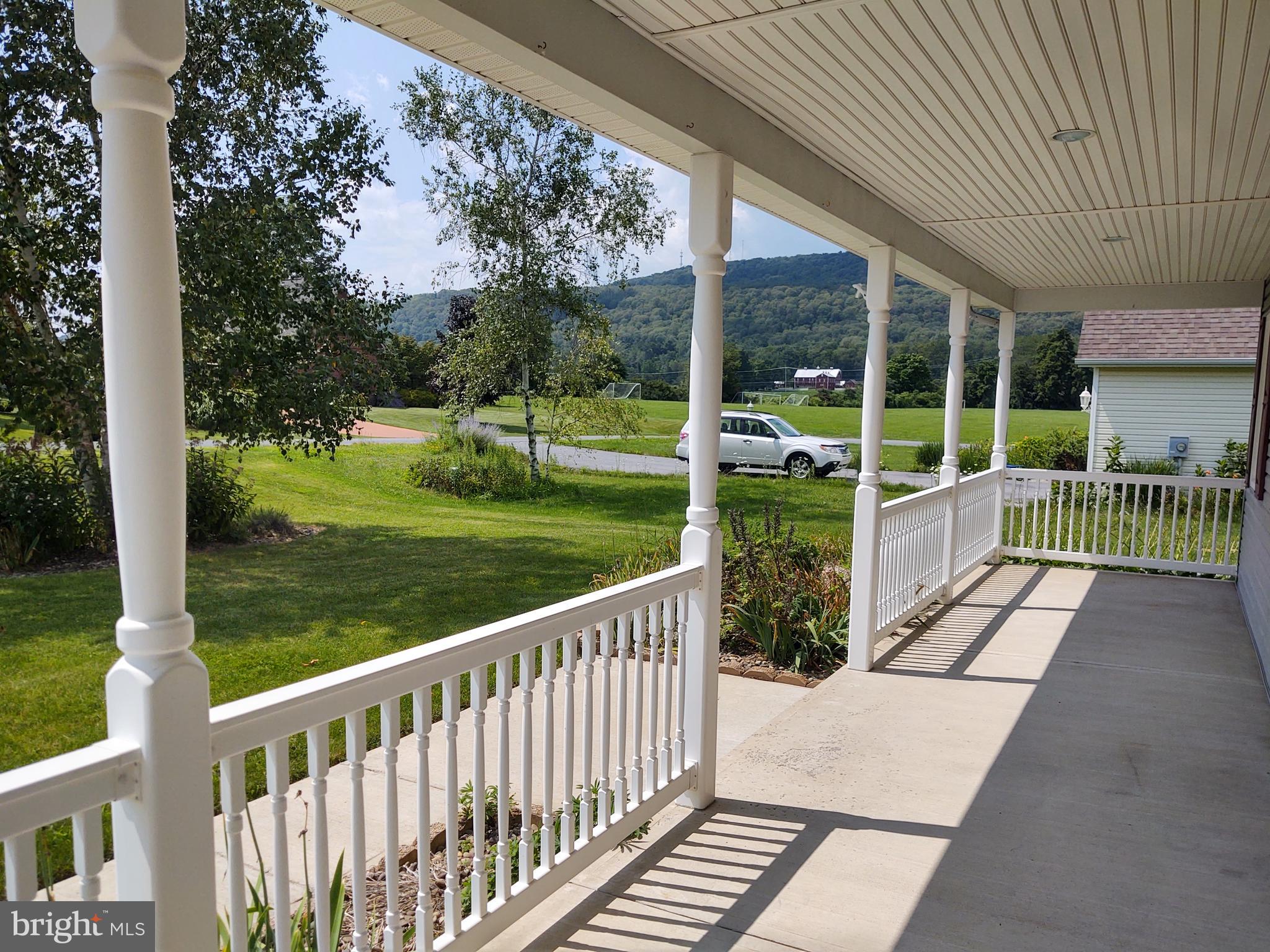 CENTRE HALL - Residential