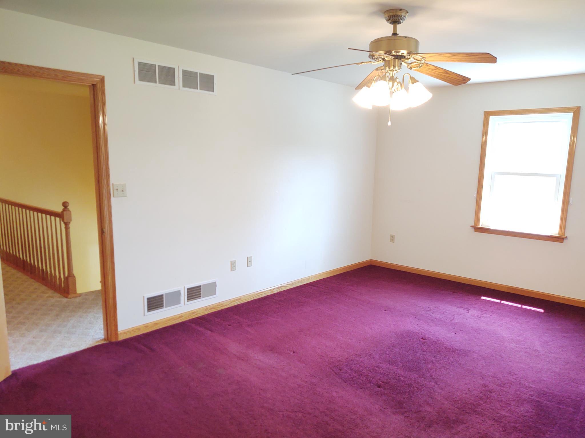 CENTRE HALL - Residential