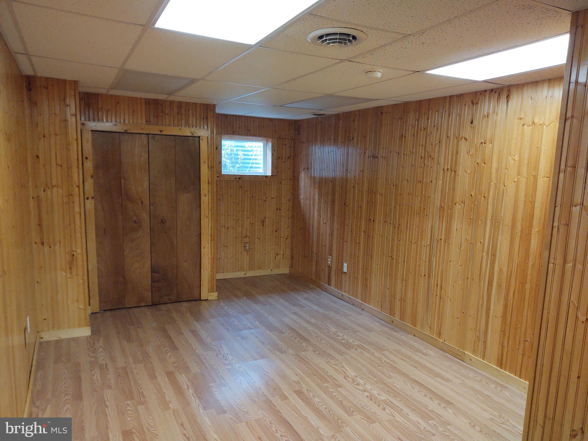 CENTRE HALL - Residential