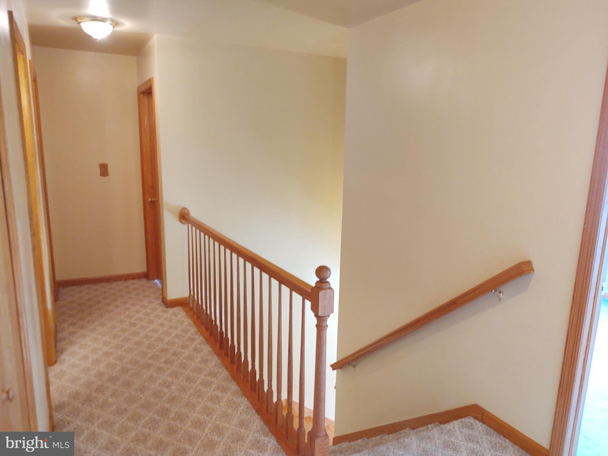 CENTRE HALL - Residential