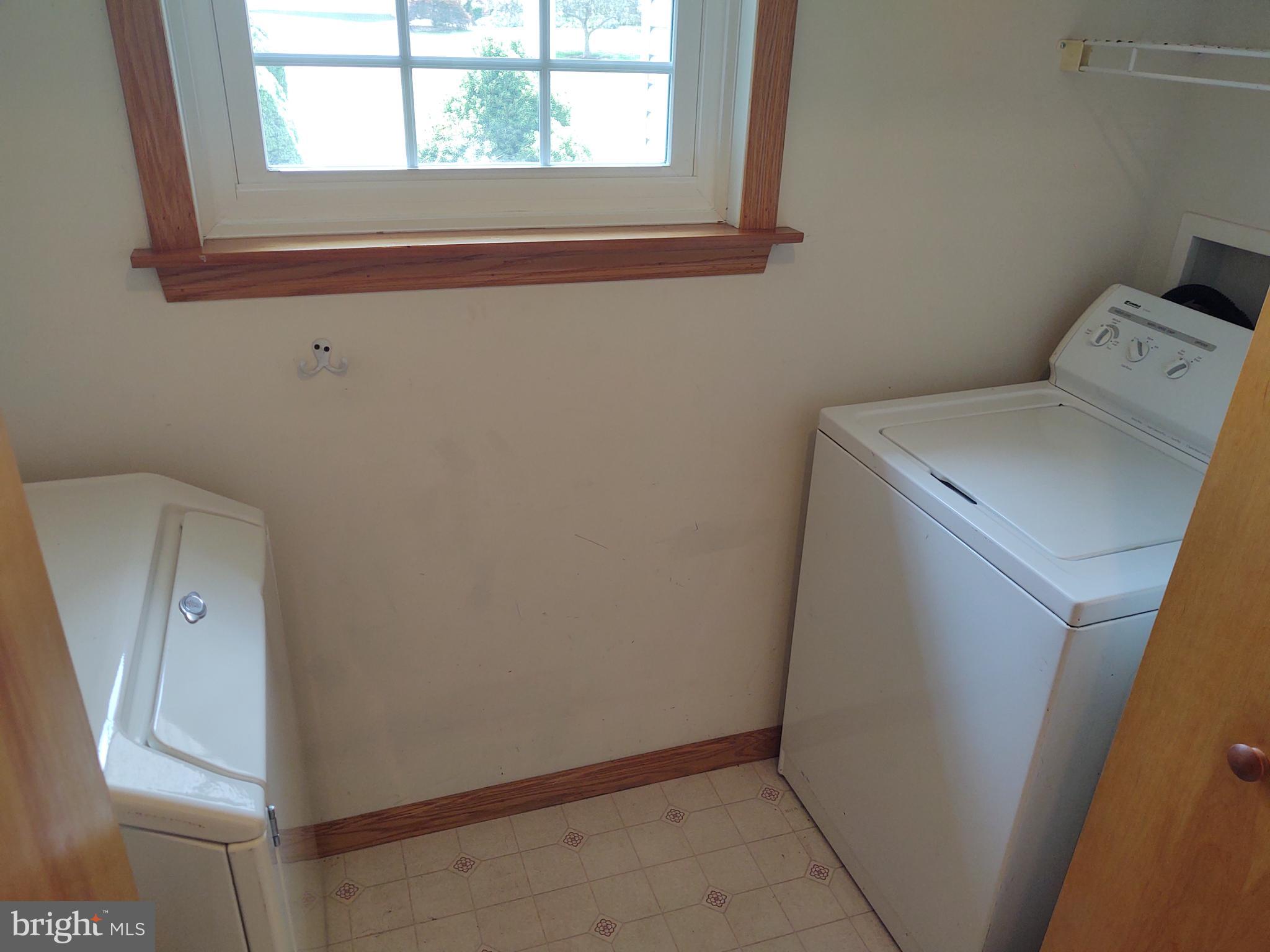 CENTRE HALL - Residential