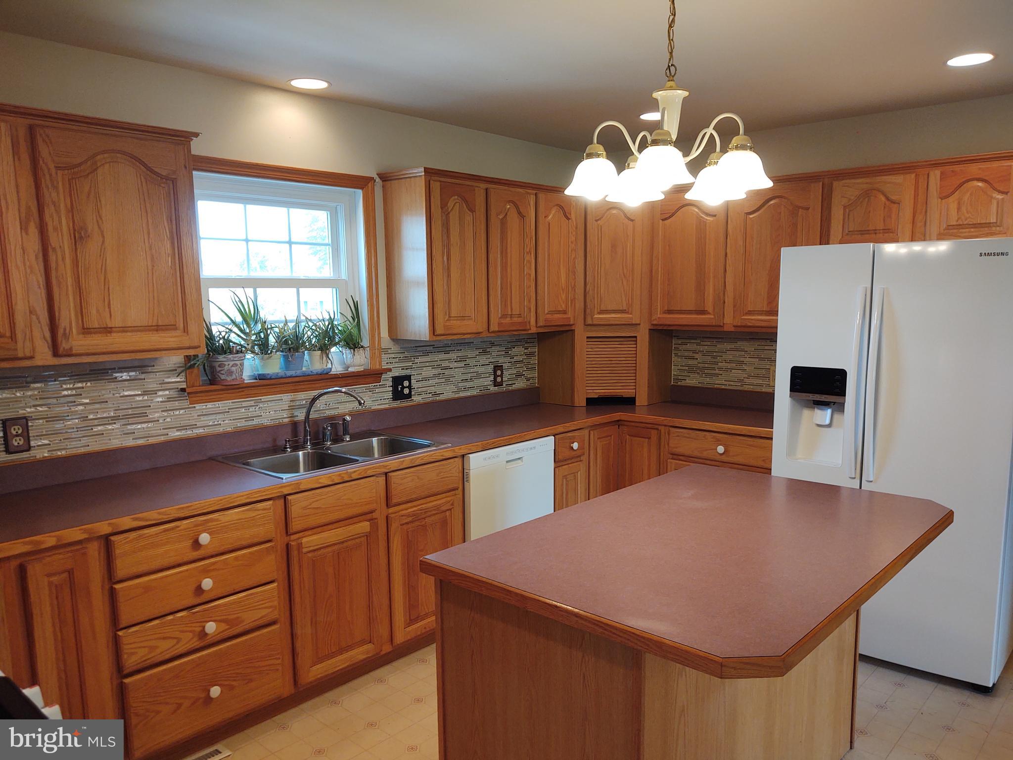 CENTRE HALL - Residential