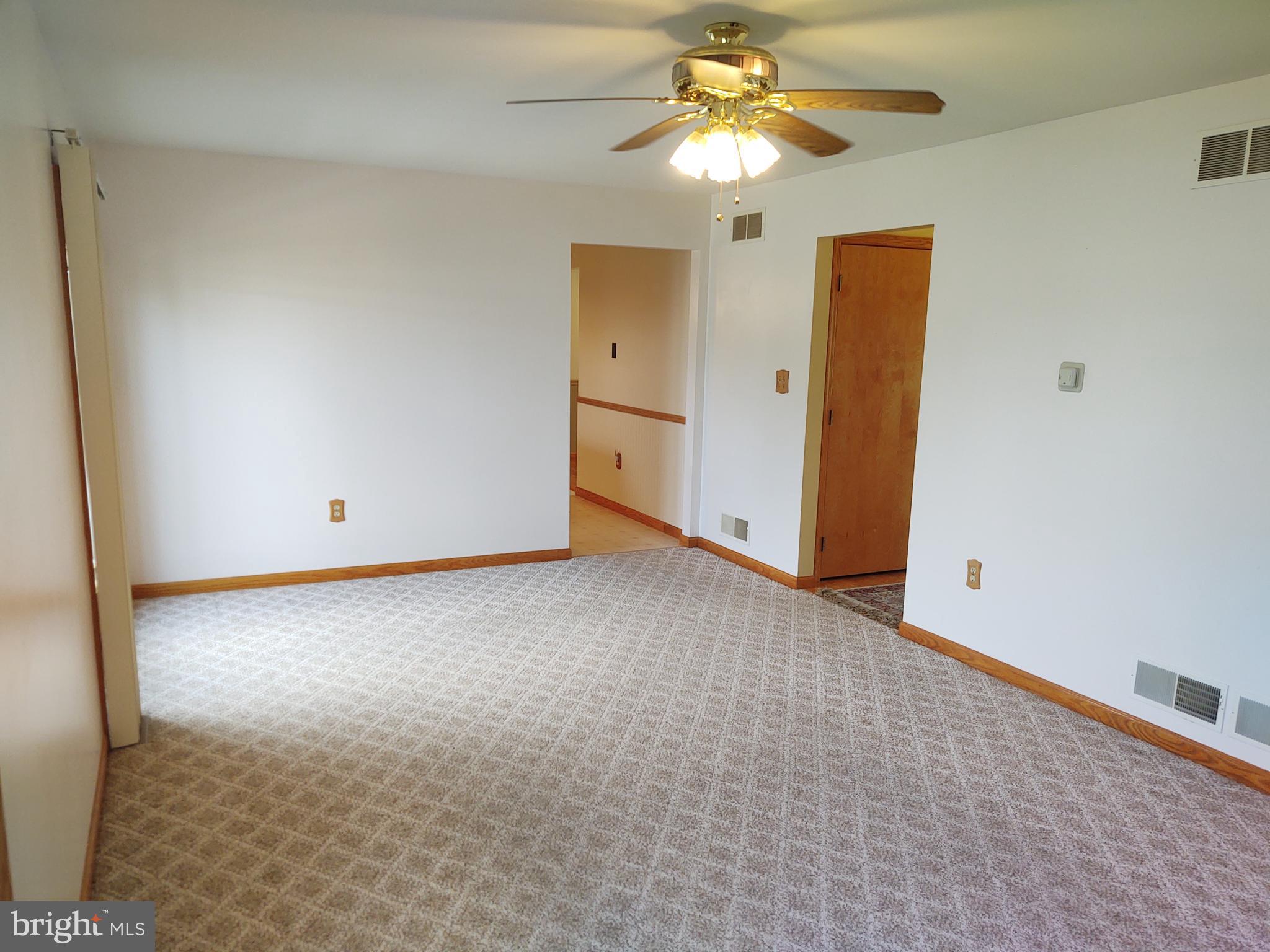 CENTRE HALL - Residential