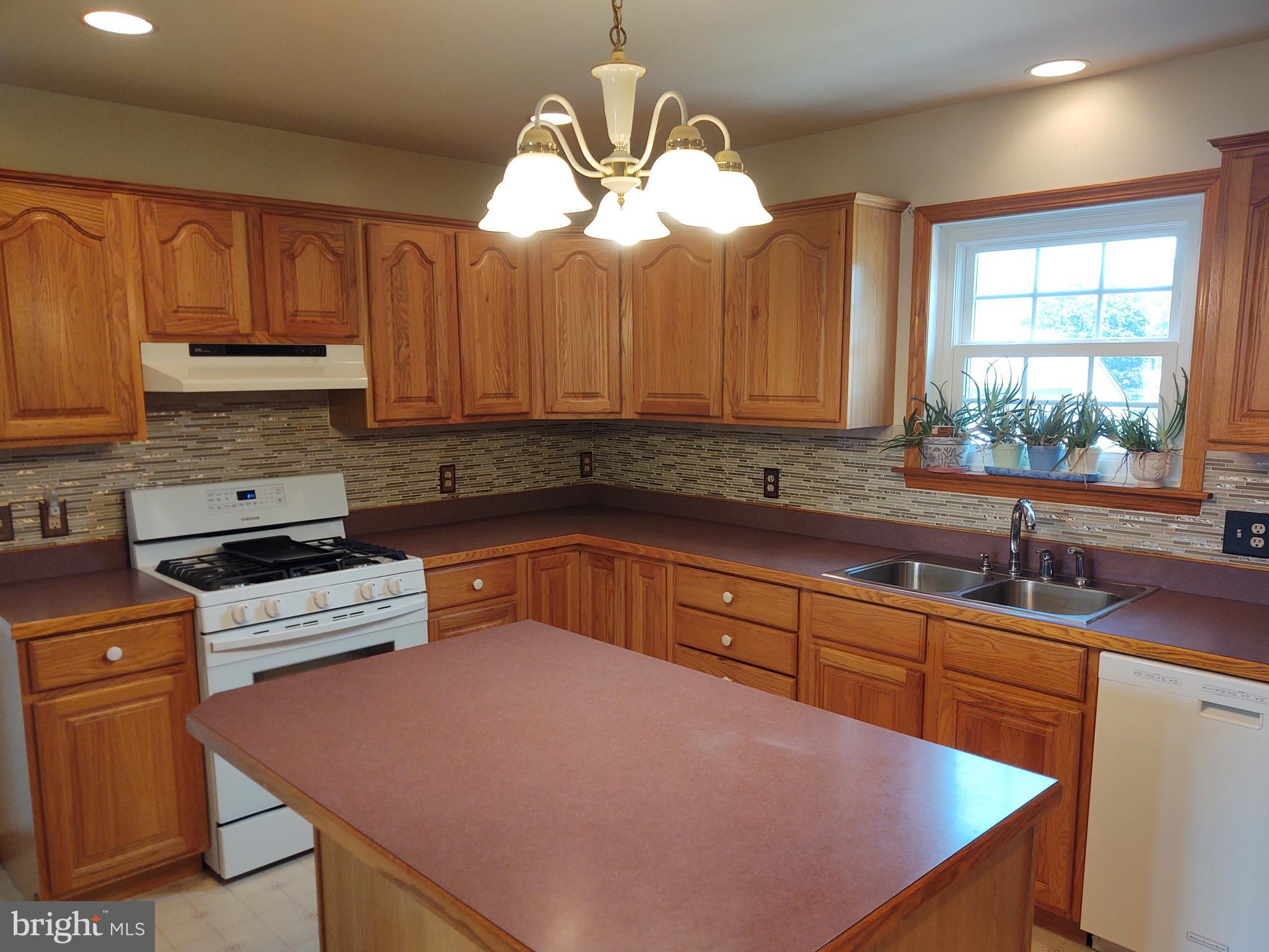 CENTRE HALL - Residential