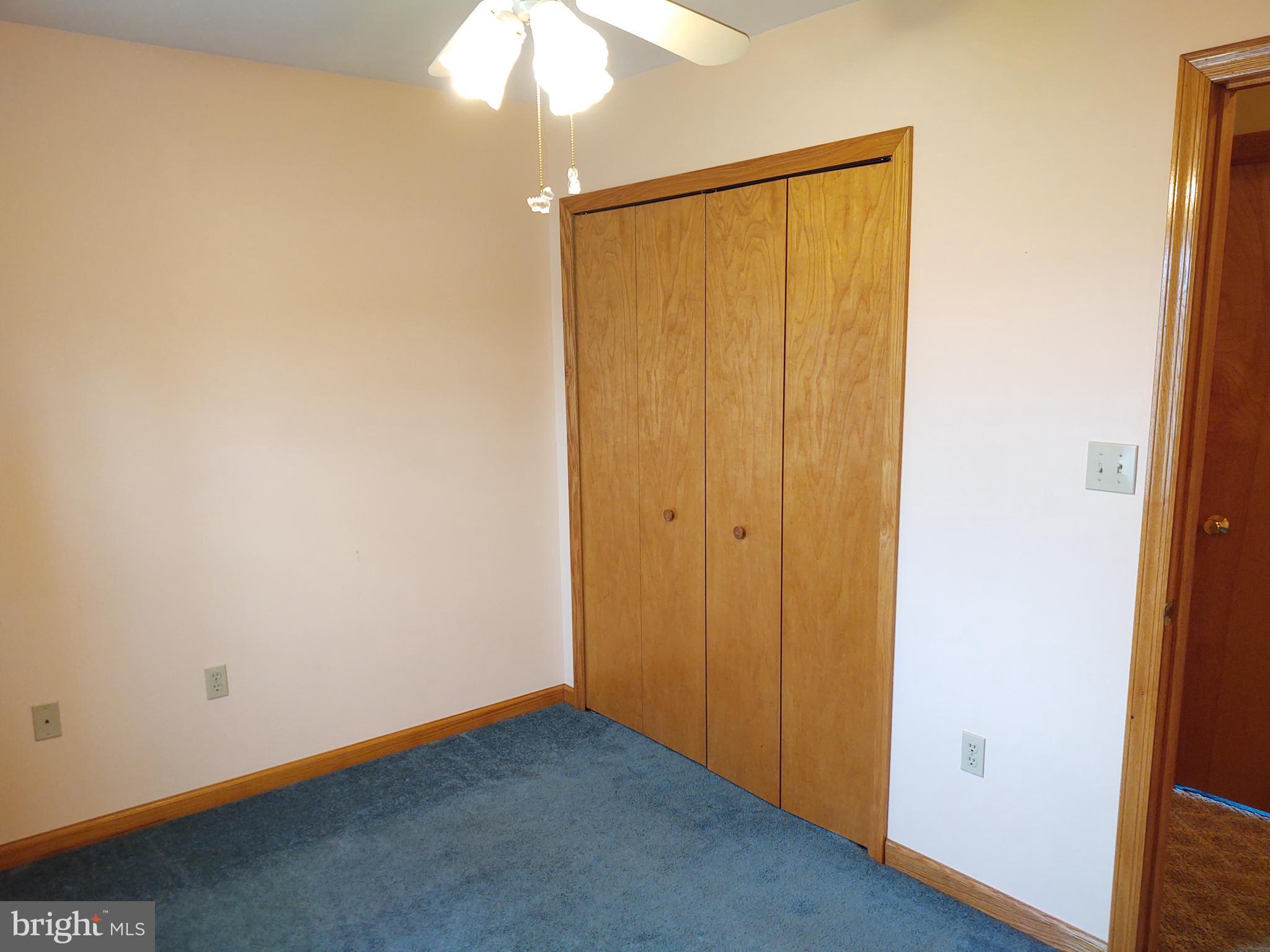 CENTRE HALL - Residential