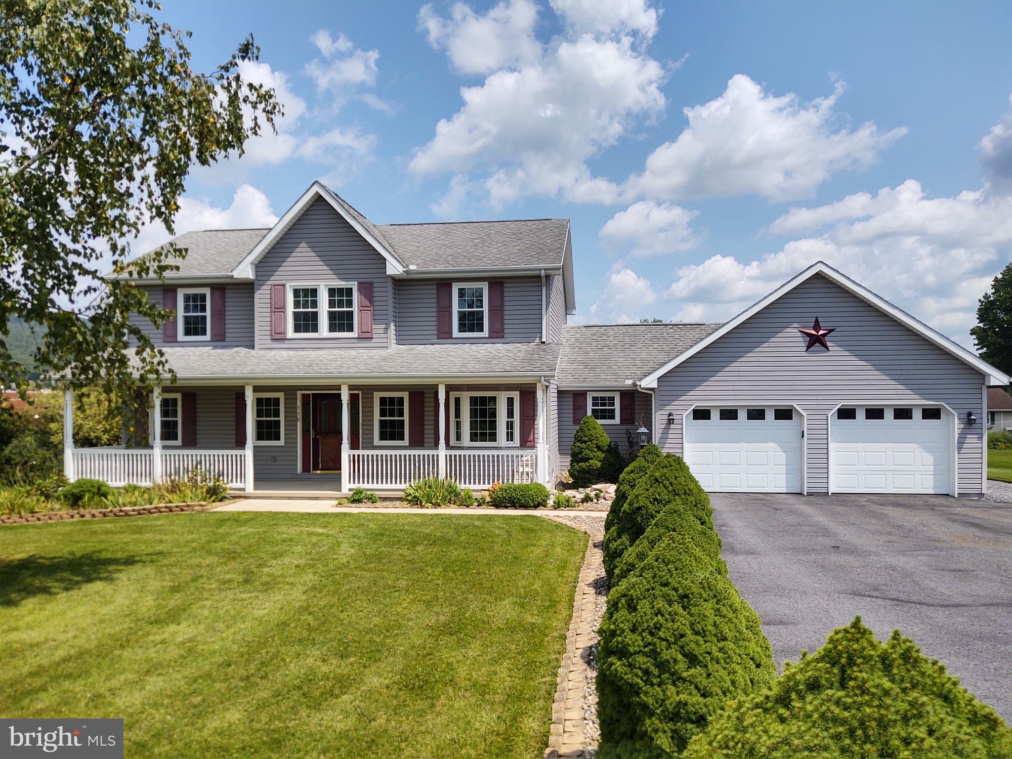 CENTRE HALL - Residential