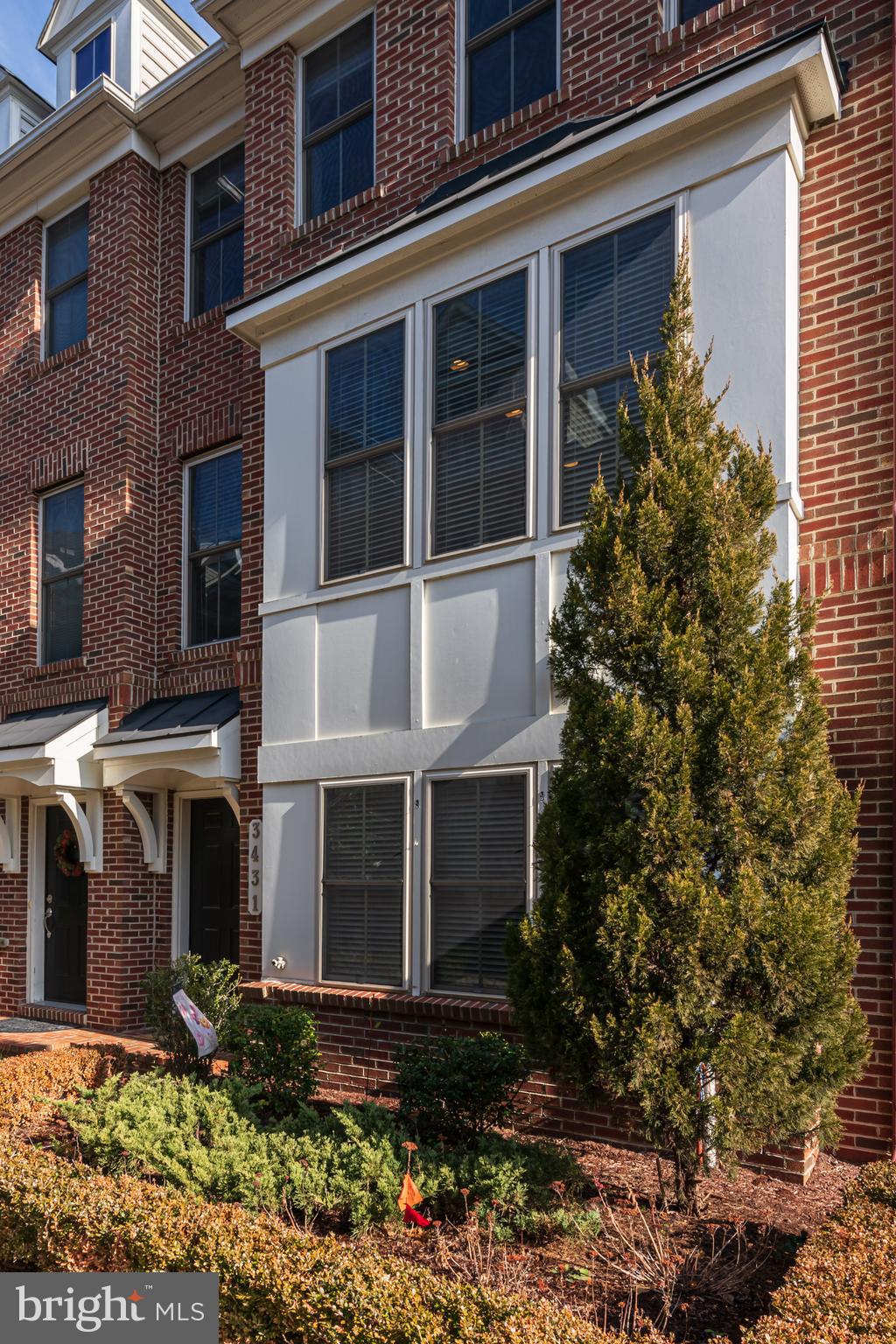 SHIRLINGTON CREST - Residential Lease