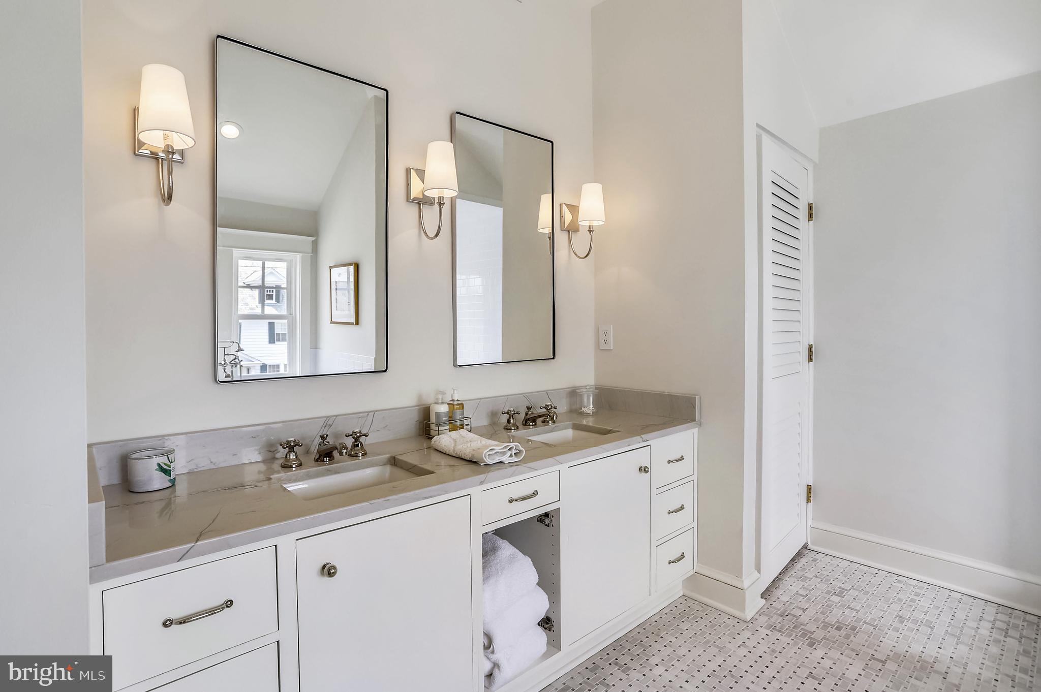 MURRAY HILL - Residential