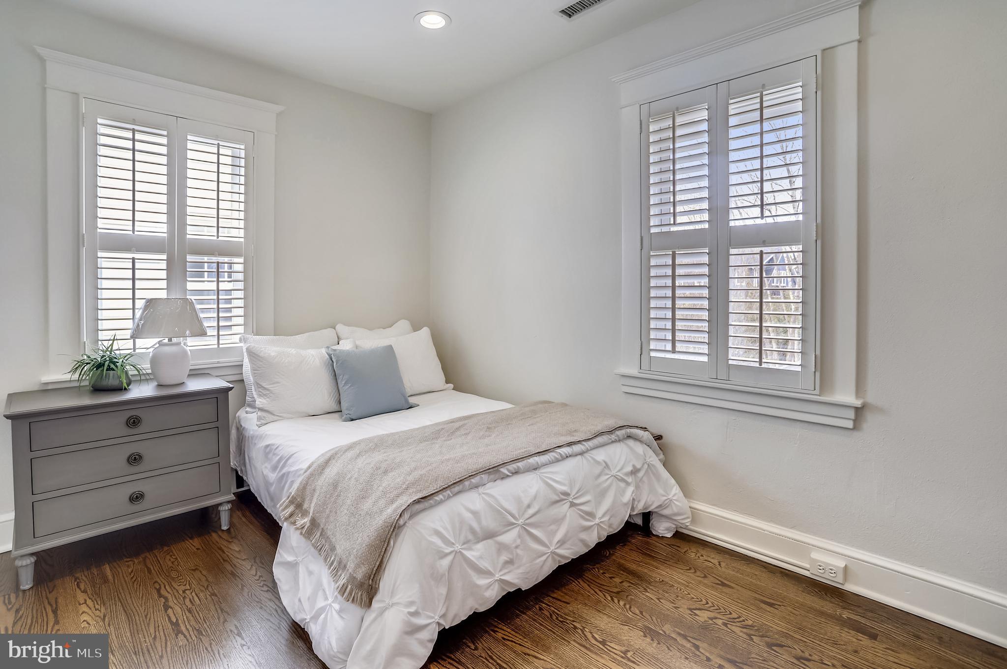 MURRAY HILL - Residential