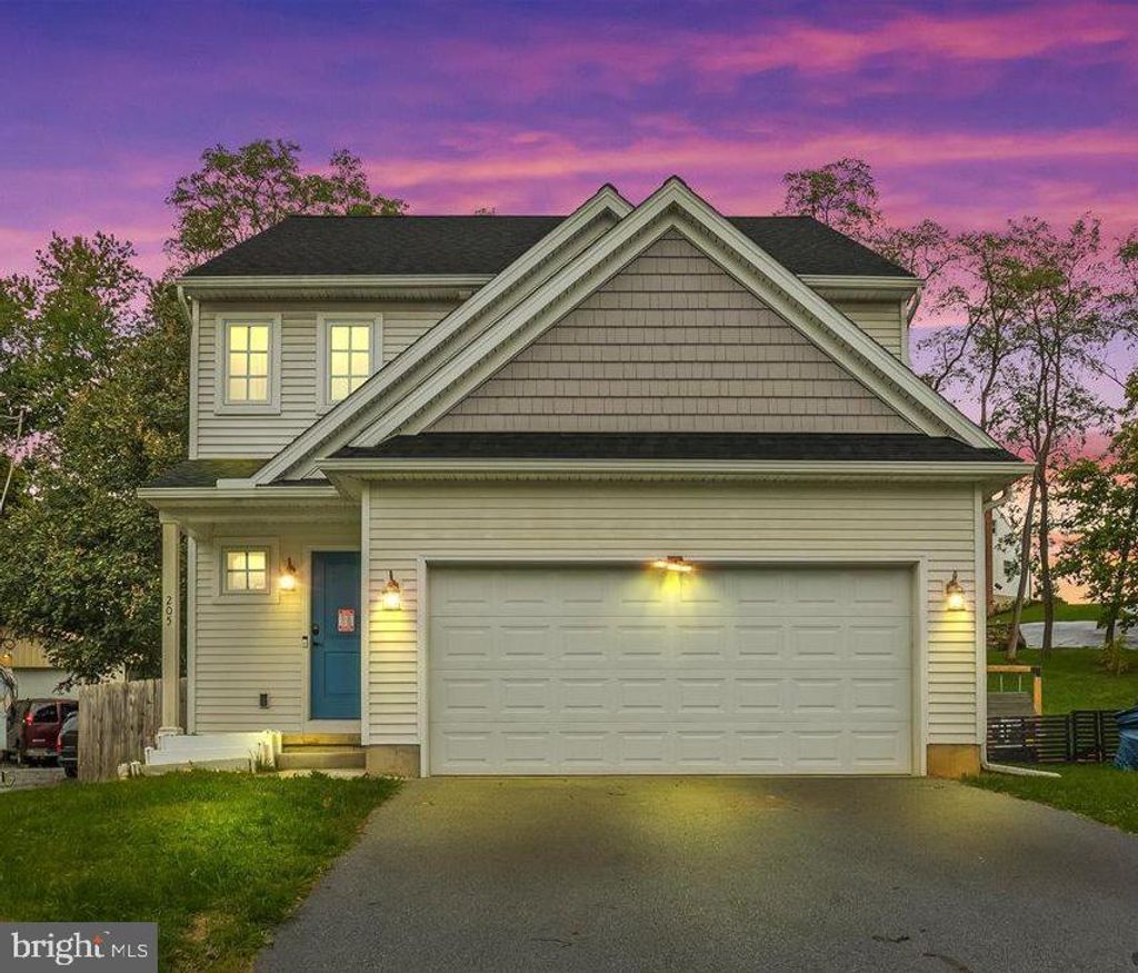 Photo of 205 E Main Street, BROWNSTOWN, PA 17508 (MLS # PALA2081480)