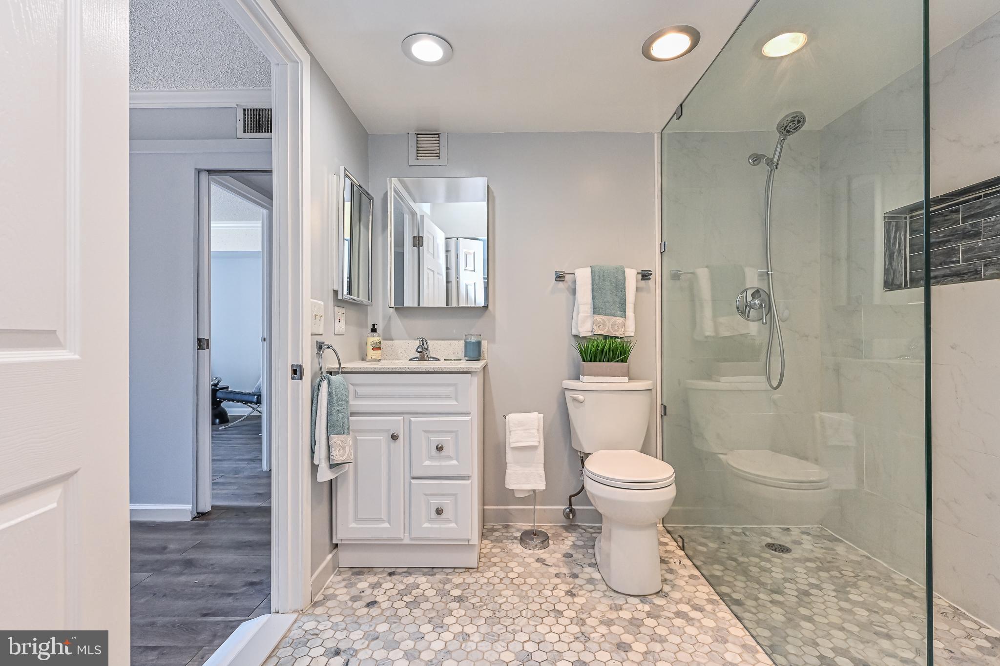 MCLEAN HOUSE - Residential