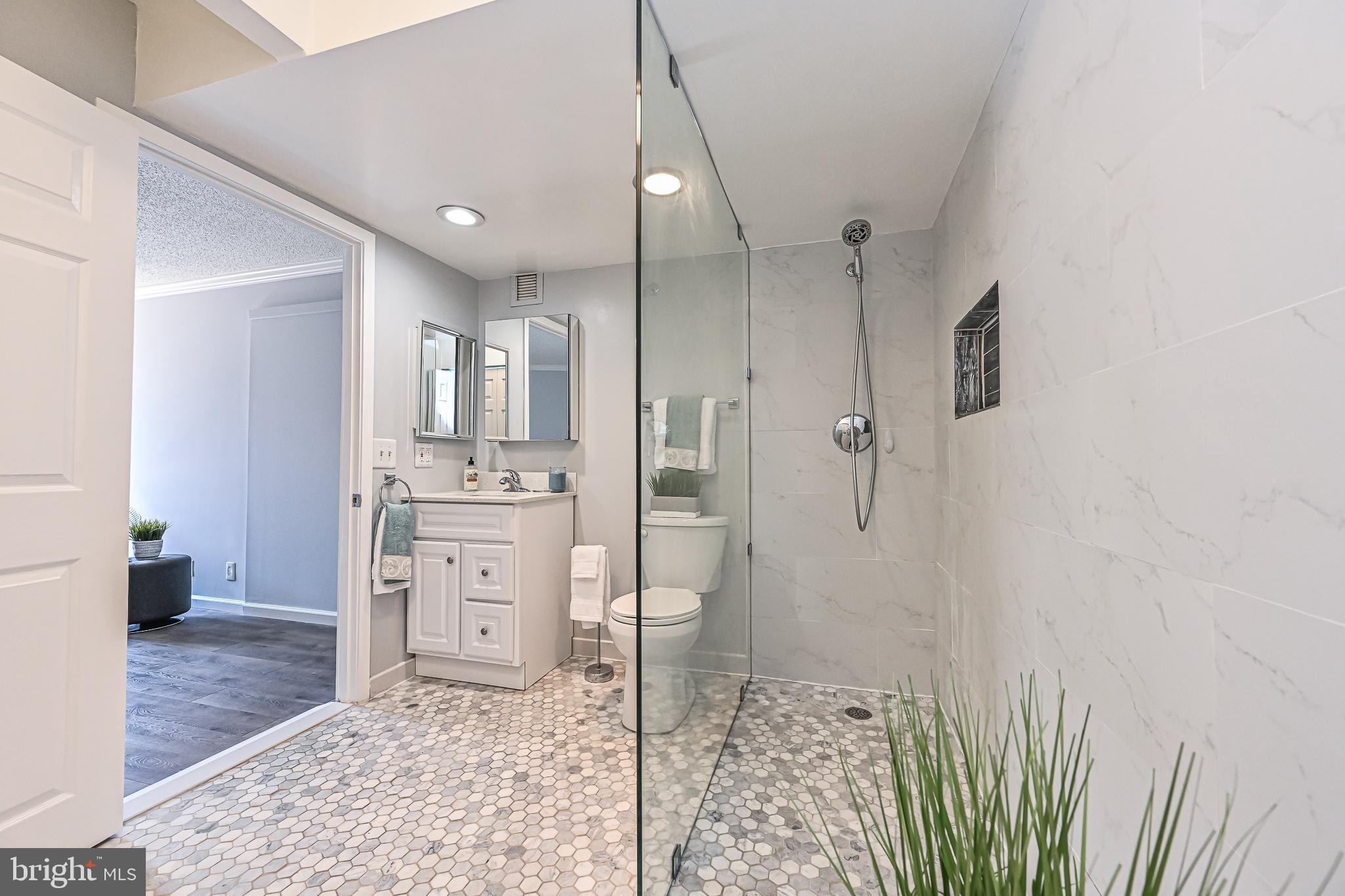 MCLEAN HOUSE - Residential