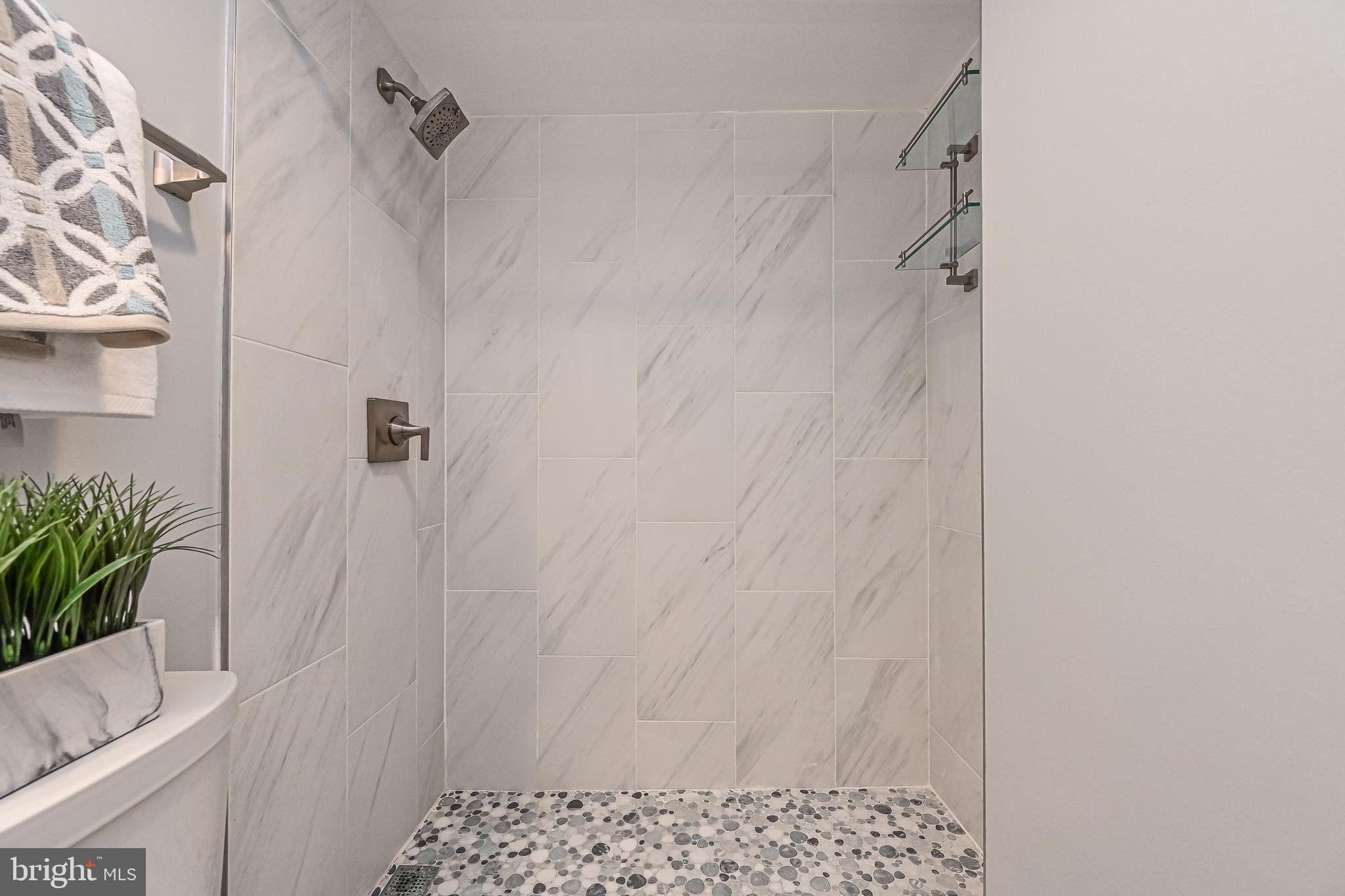 MCLEAN HOUSE - Residential