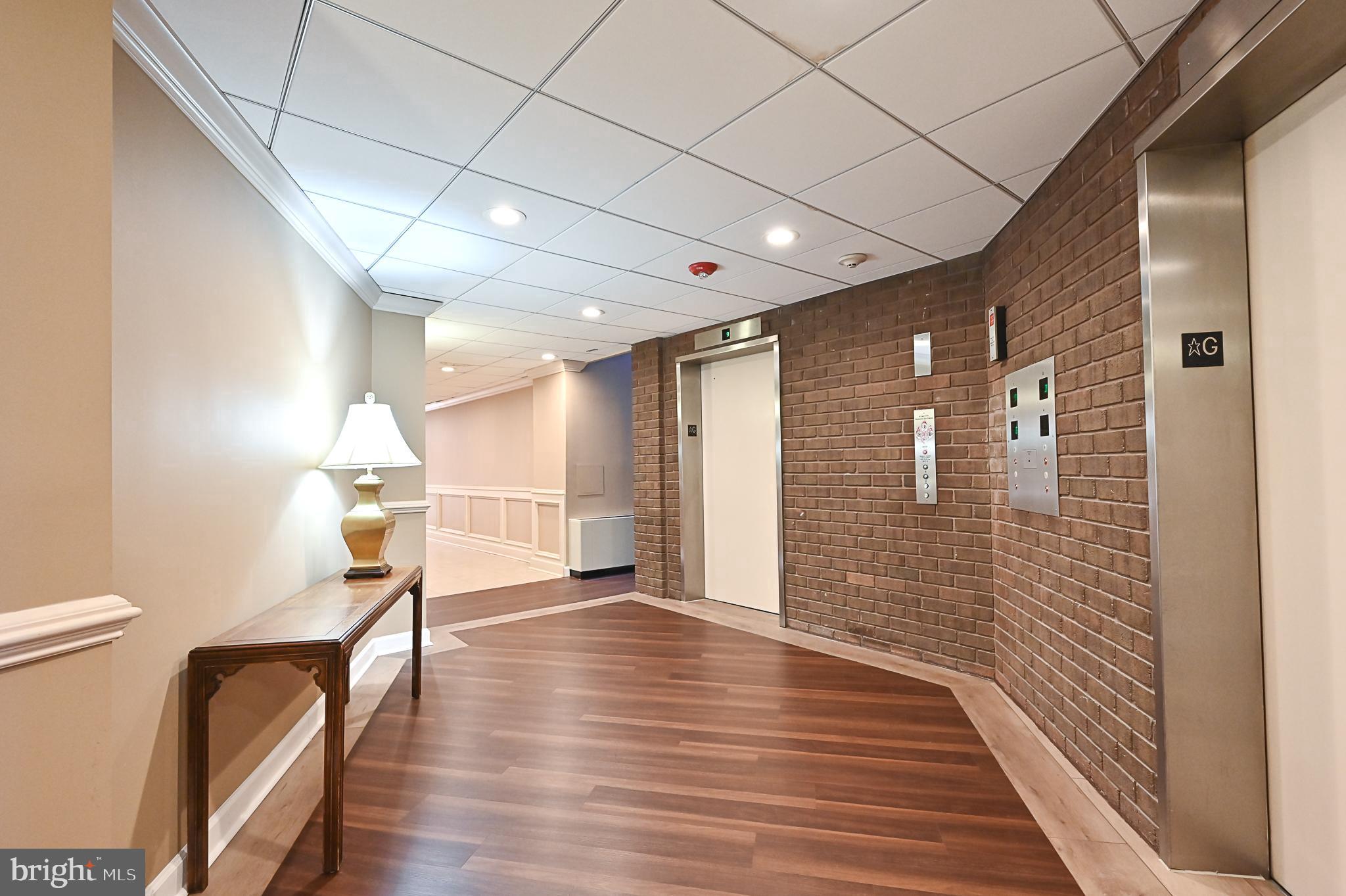 MCLEAN HOUSE - Residential