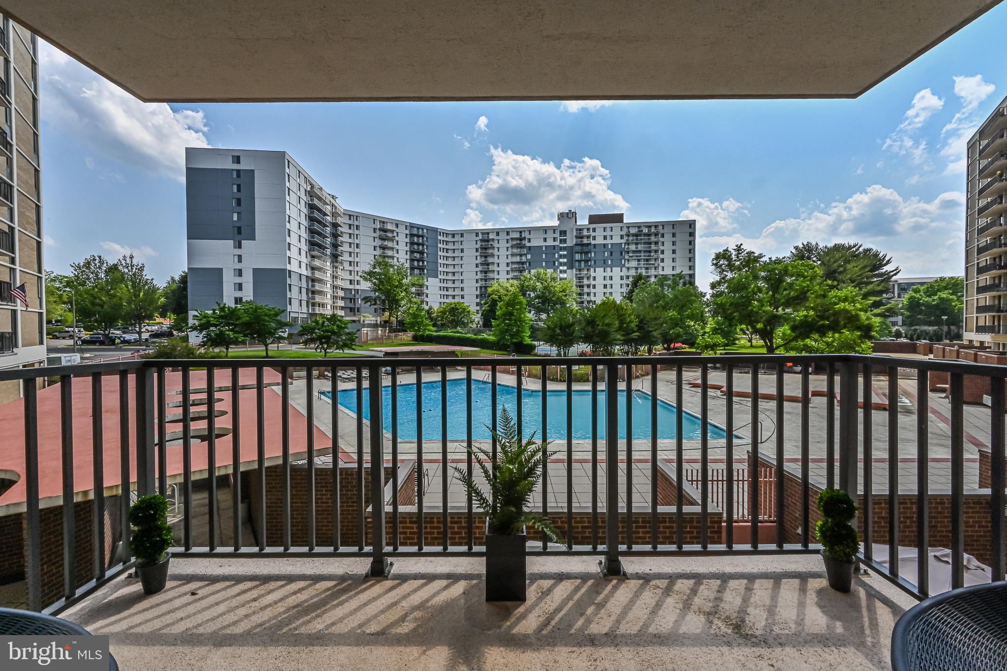 MCLEAN HOUSE - Residential