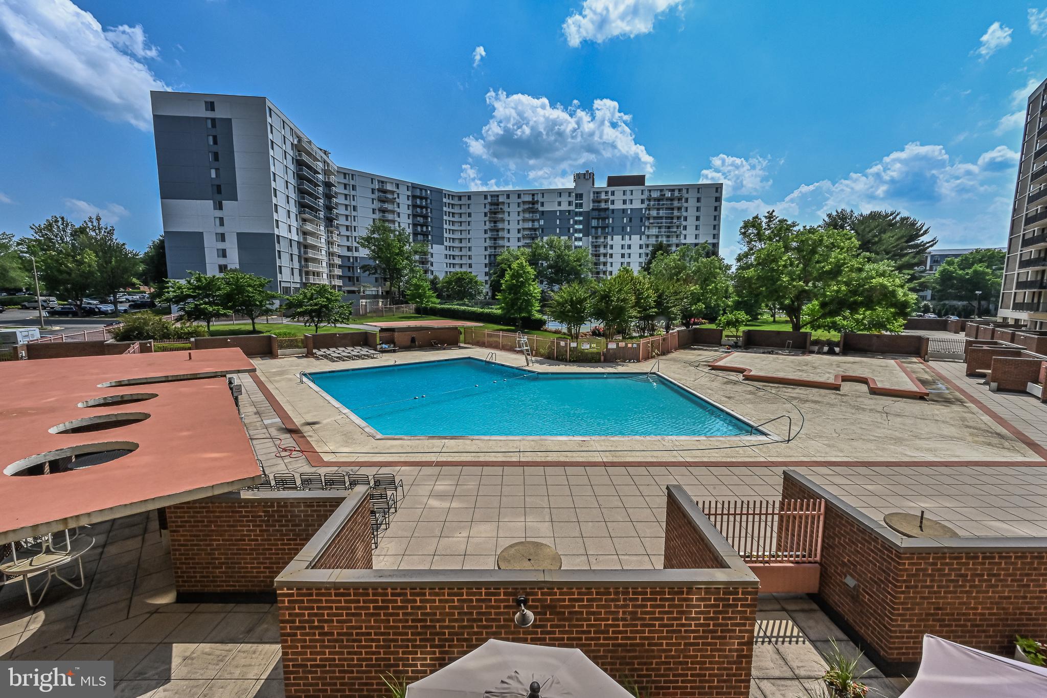 MCLEAN HOUSE - Residential