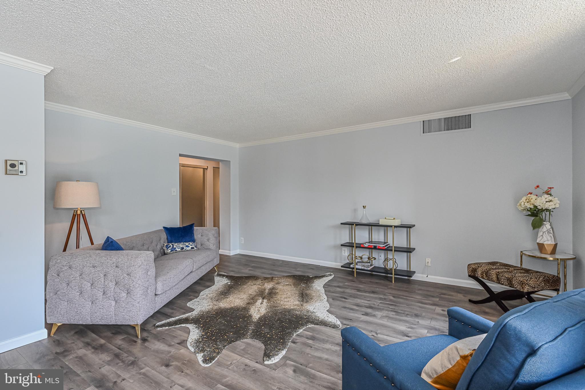 MCLEAN HOUSE - Residential