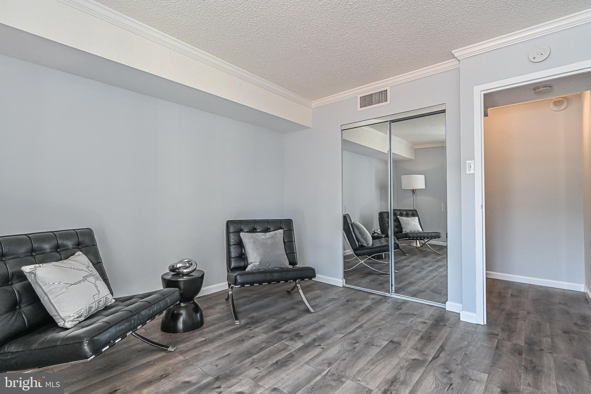 MCLEAN HOUSE - Residential