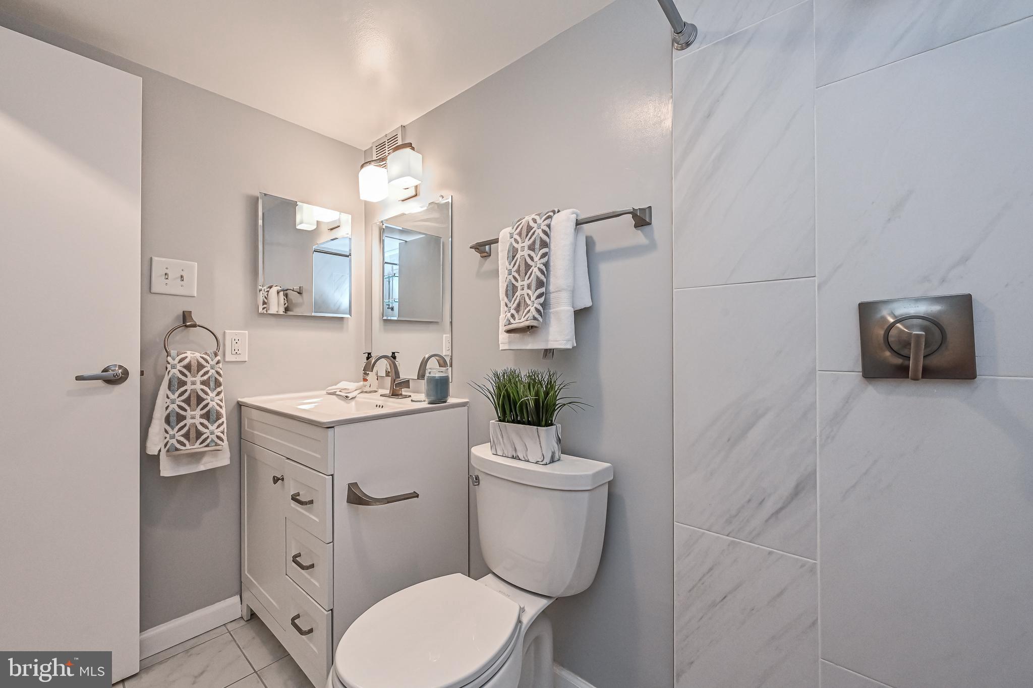 MCLEAN HOUSE - Residential