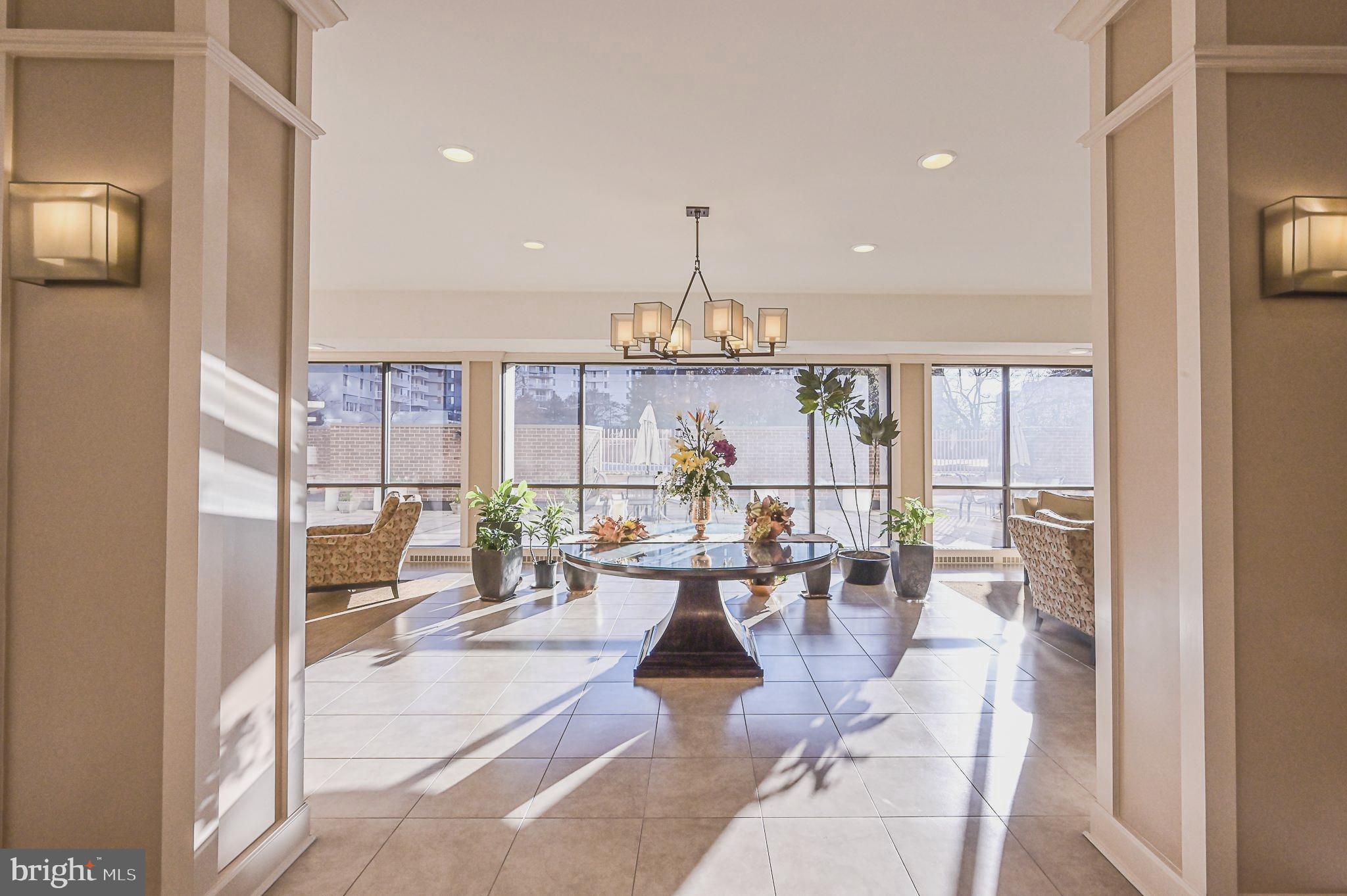 MCLEAN HOUSE - Residential