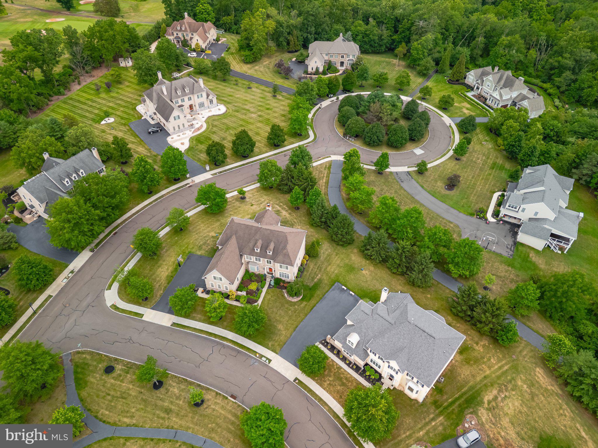 587 WOODVIEW LANE