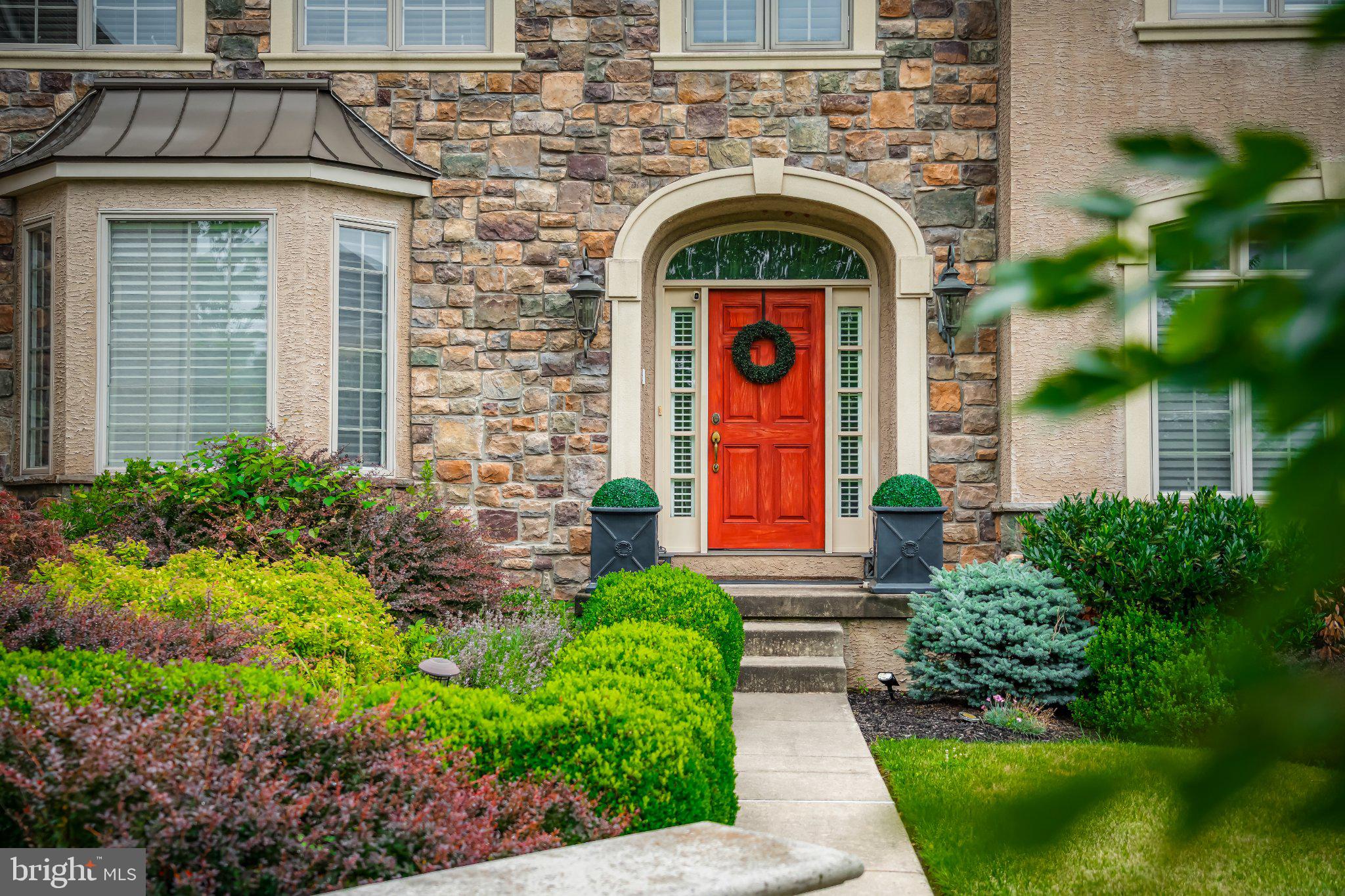 587 WOODVIEW LANE