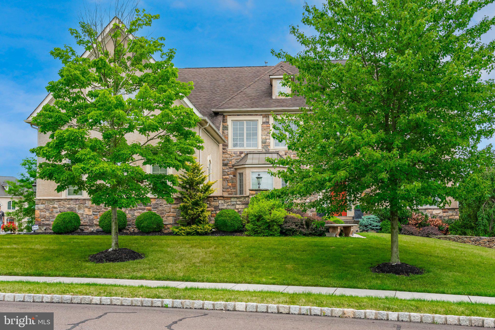 587 WOODVIEW LANE