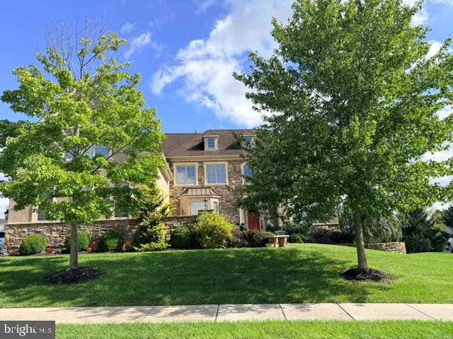 587 WOODVIEW LANE