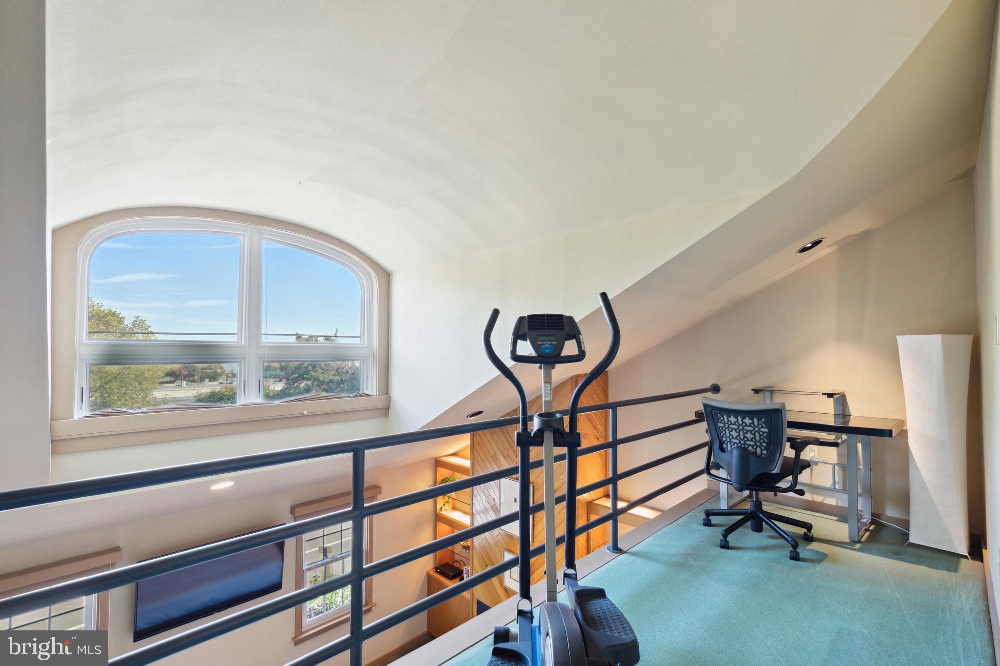 QUEEN VILLAGE - Residential