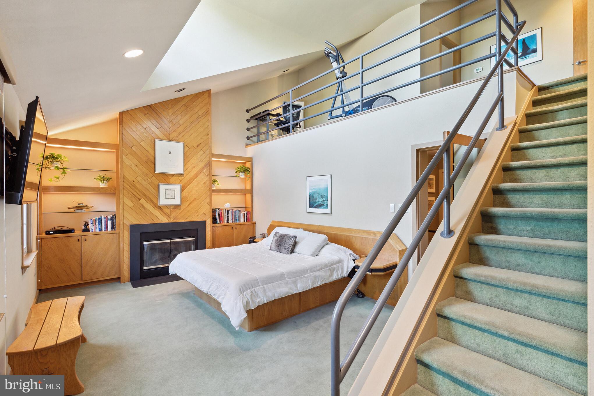 QUEEN VILLAGE - Residential